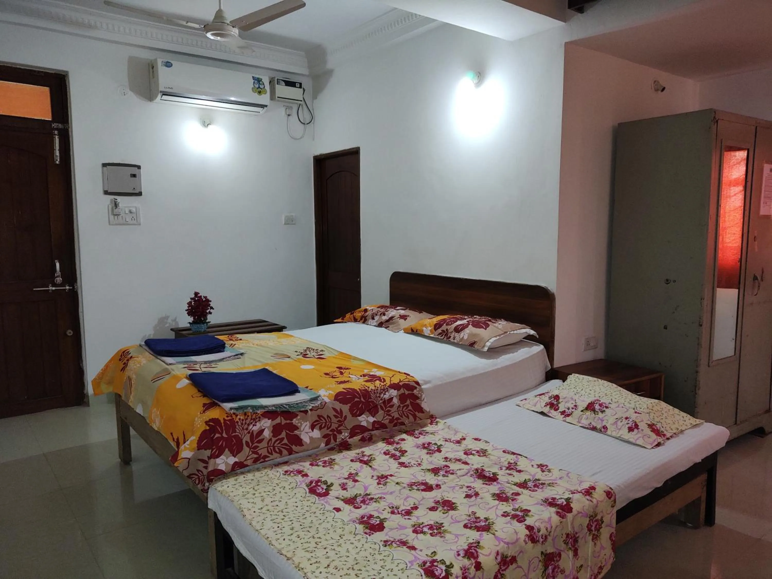 Bed in Hotel Kismat Mahal