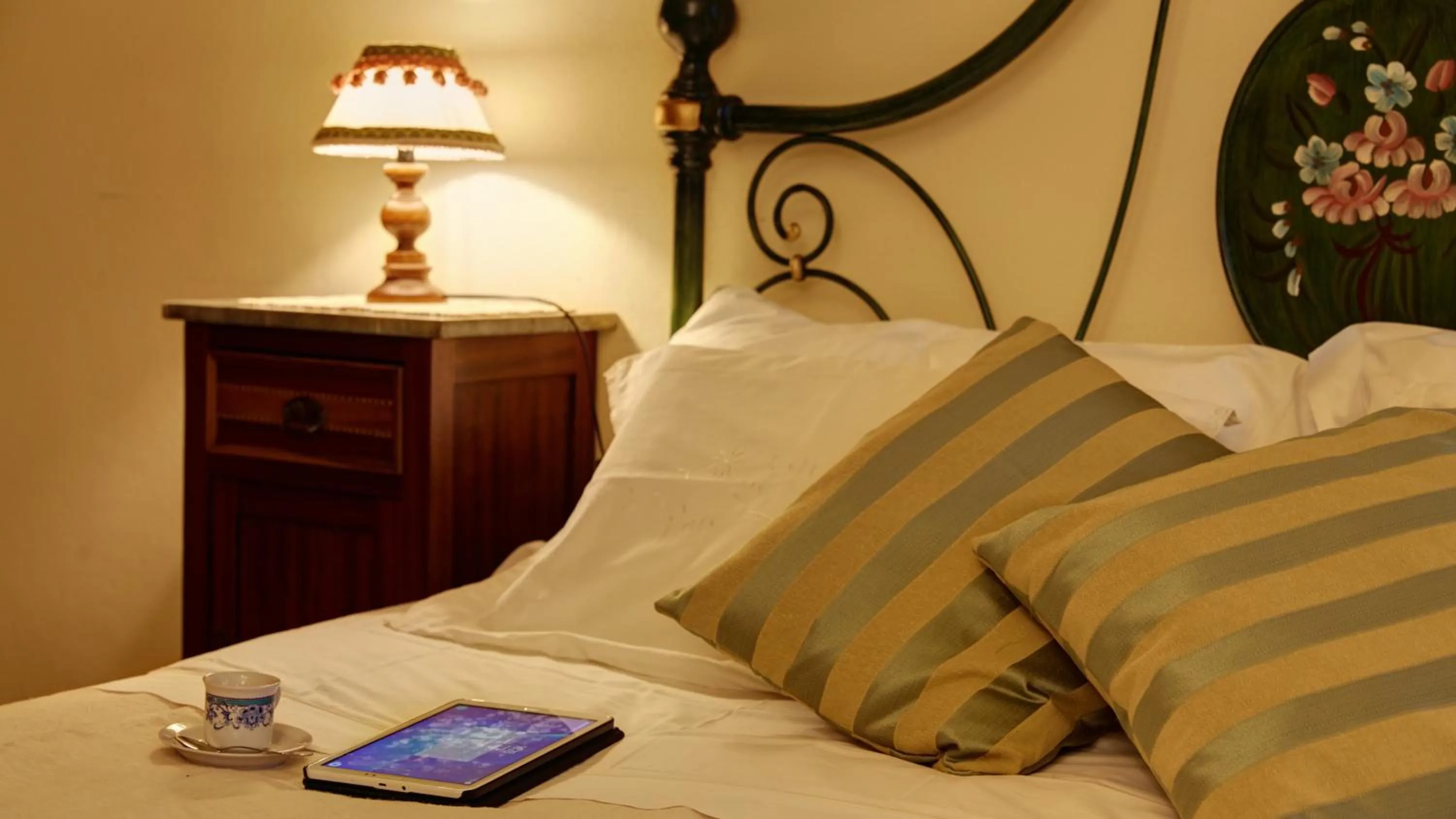 Decorative detail, Bed in Cappannelle Country House Tuscany