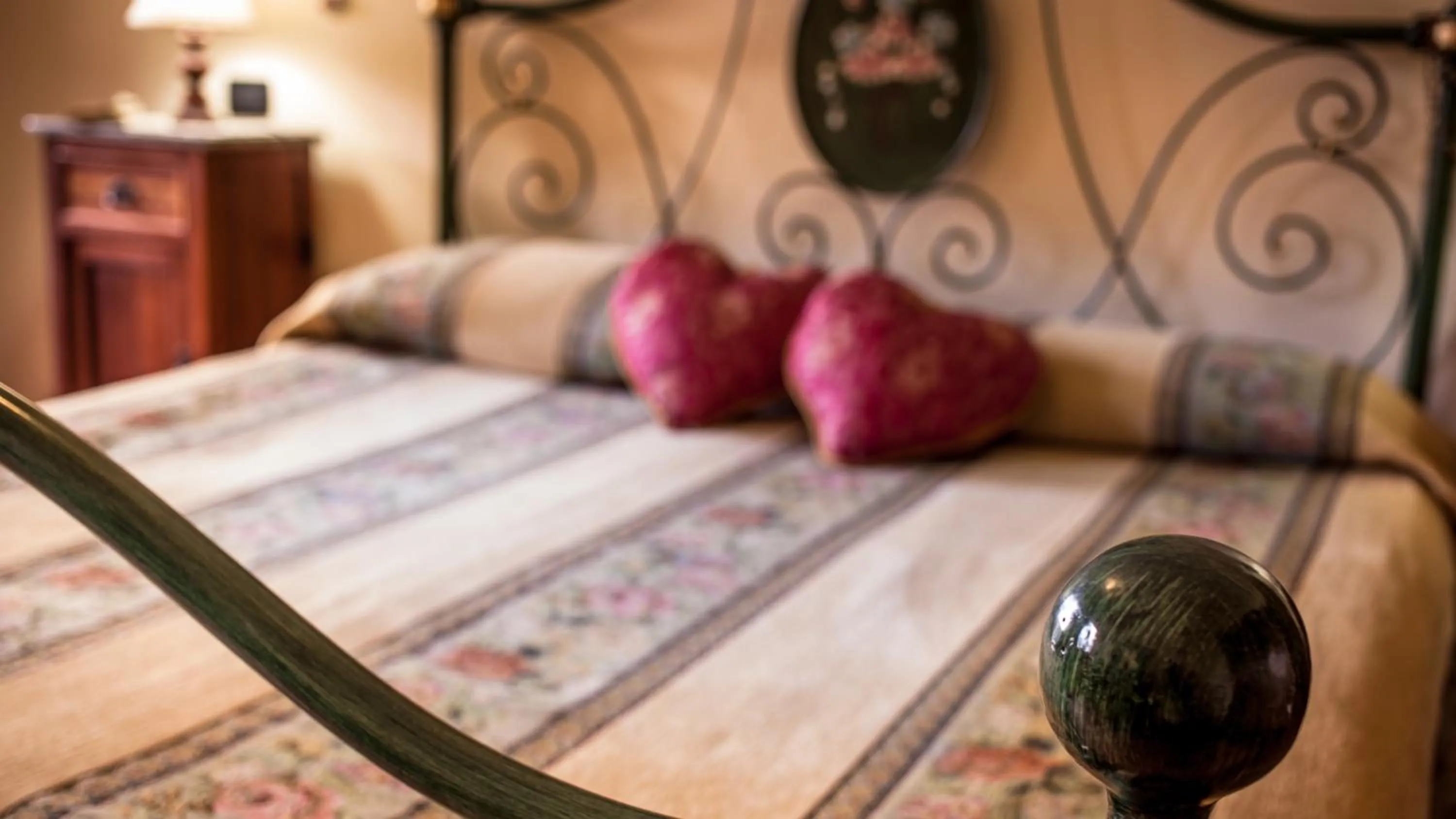 Decorative detail, Bed in Cappannelle Country House Tuscany