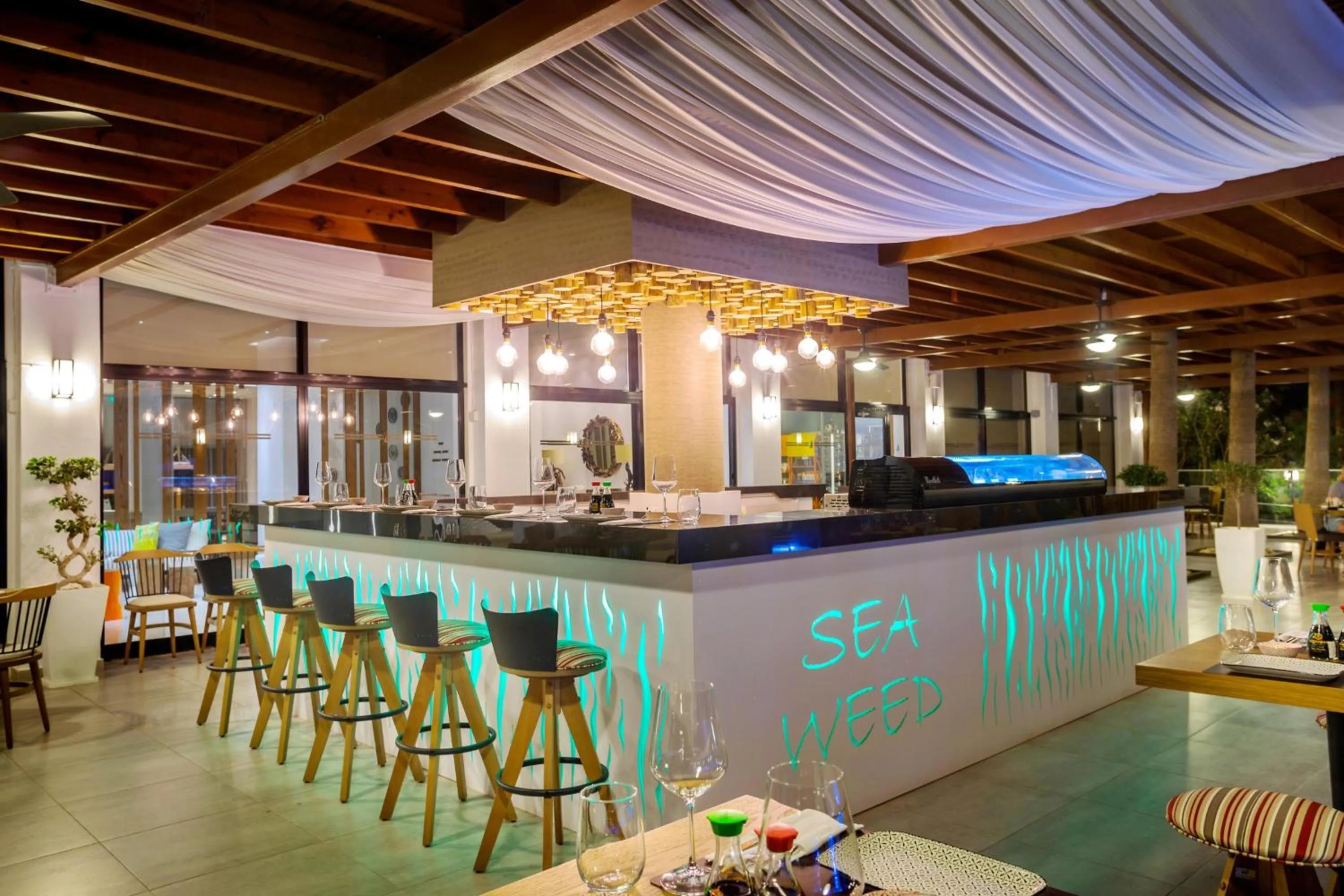 Restaurant/places to eat in Cavo Maris Beach Hotel