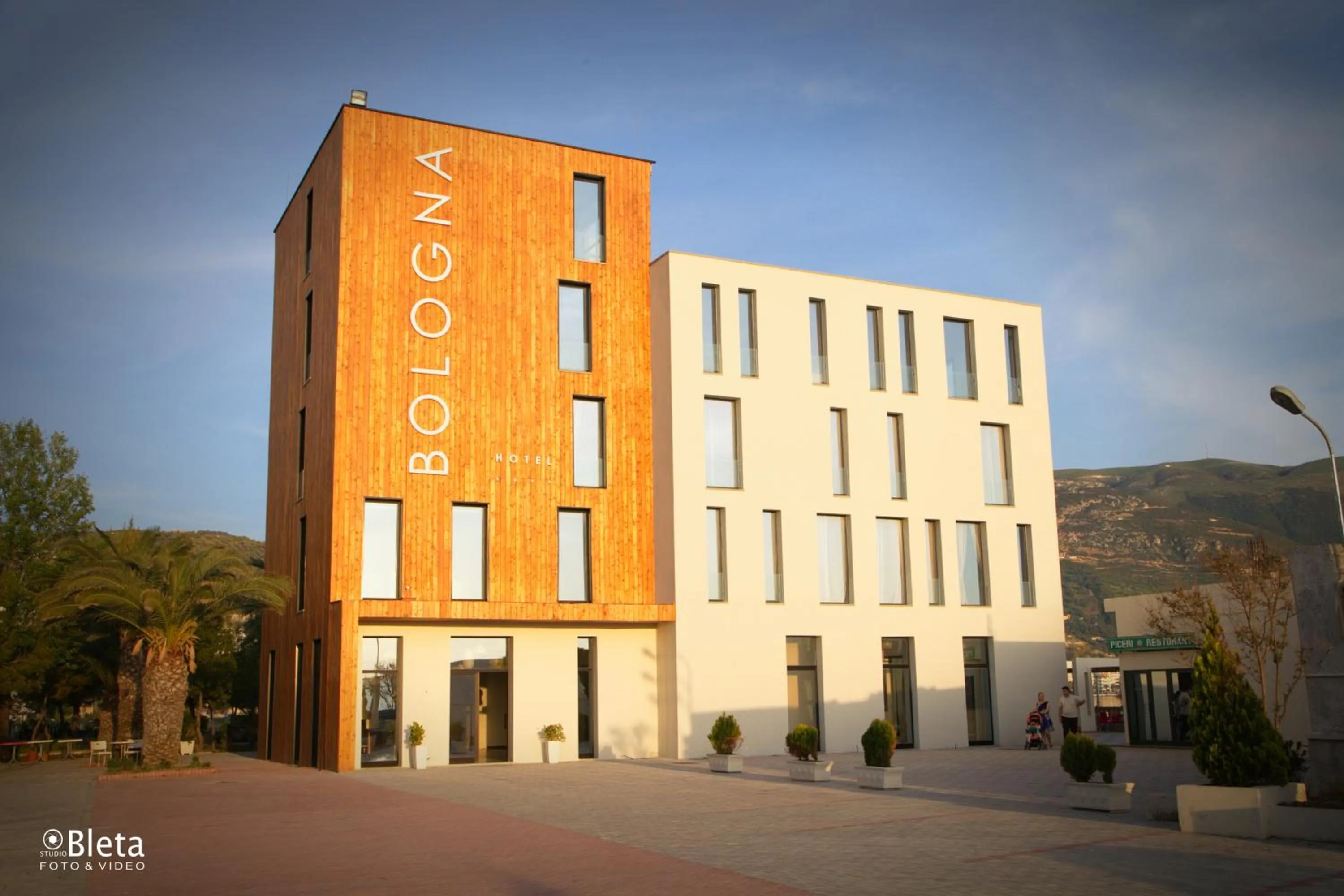 Facade/entrance in Hotel Bologna