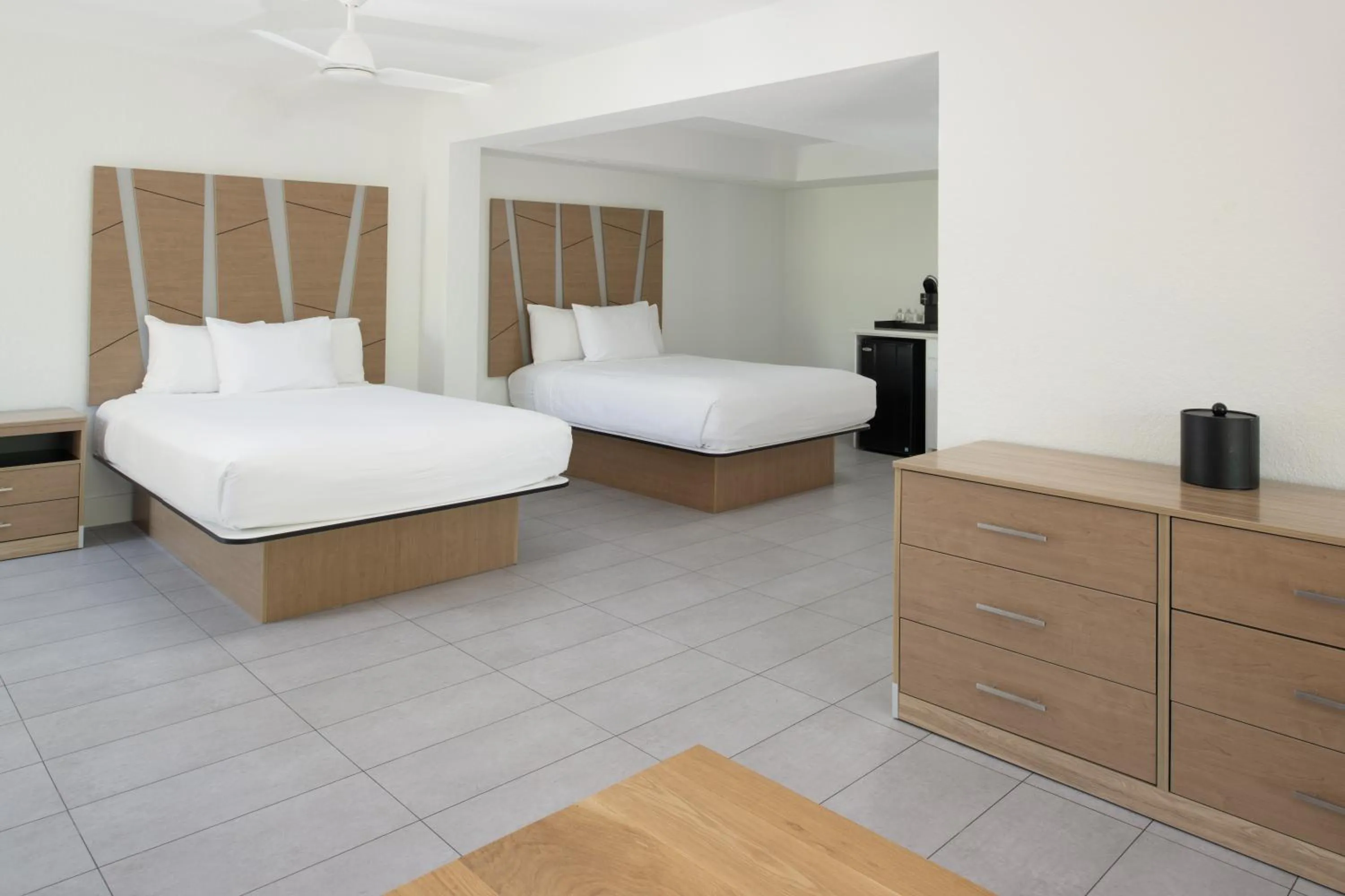 Bedroom, Bed in Casey Key Resorts - Mainland