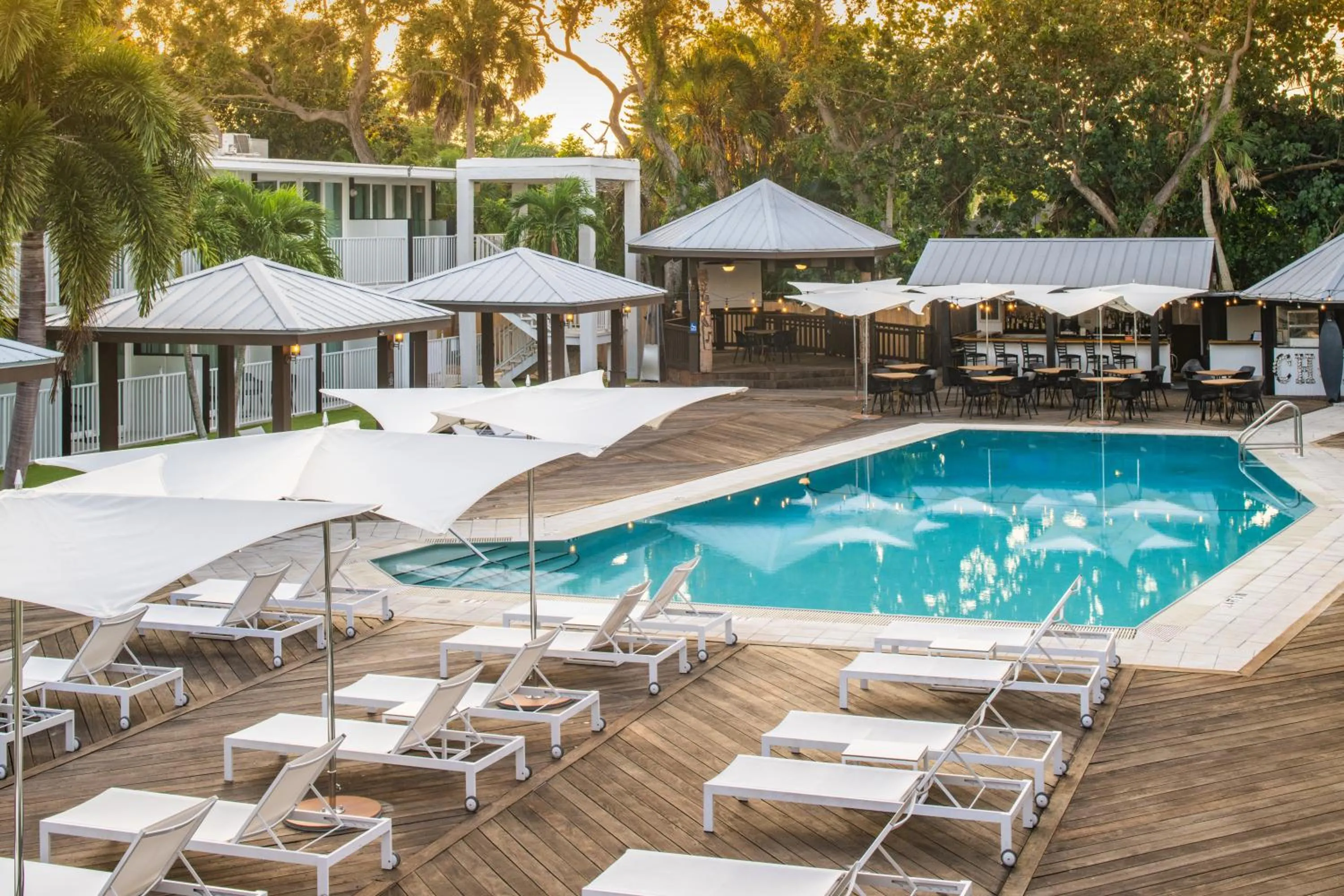 Swimming pool in Casey Key Resorts - Mainland
