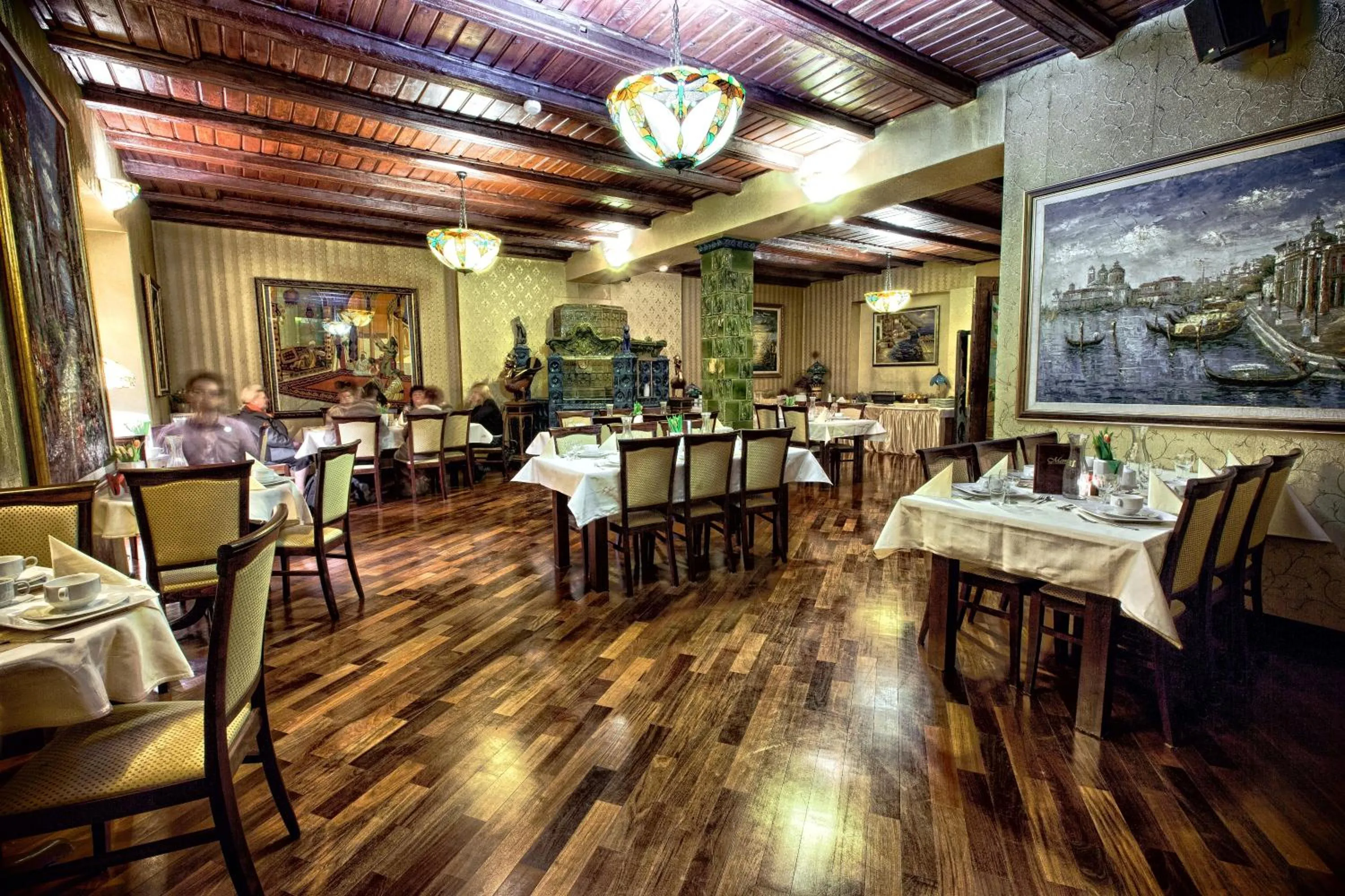 Restaurant/places to eat in Gaja