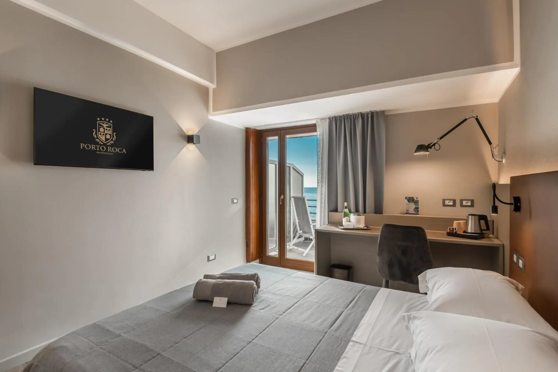 Bed in Hotel Porto Roca