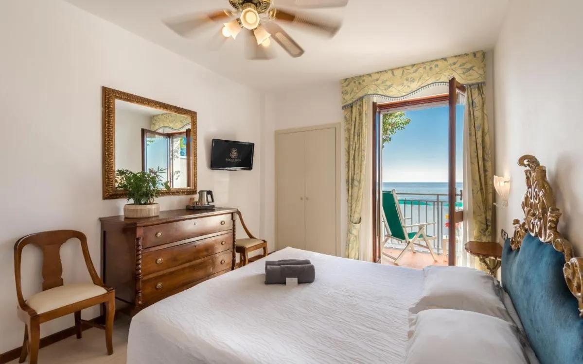 Bed in Hotel Porto Roca