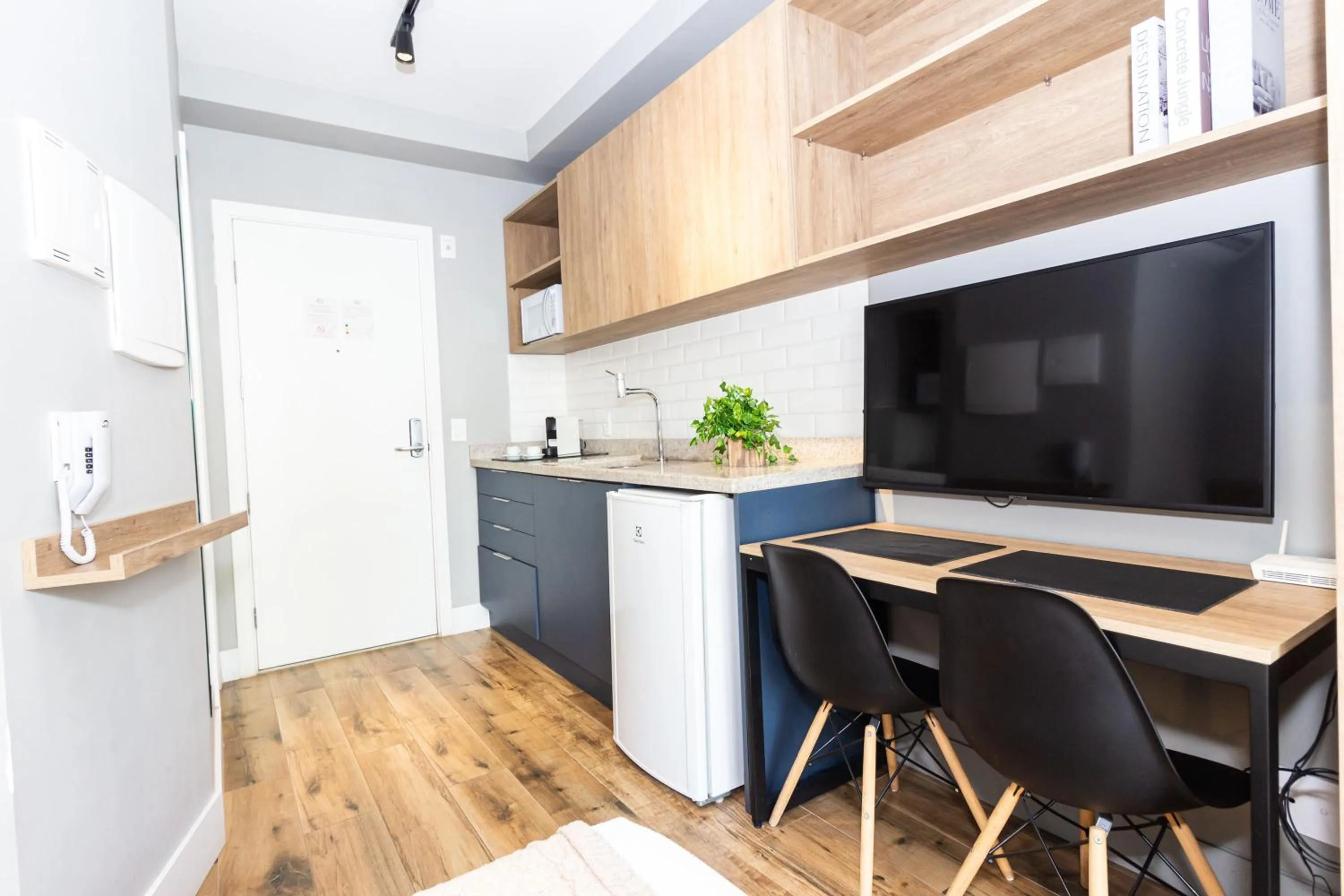 Communal kitchen in 360 Suítes Sé