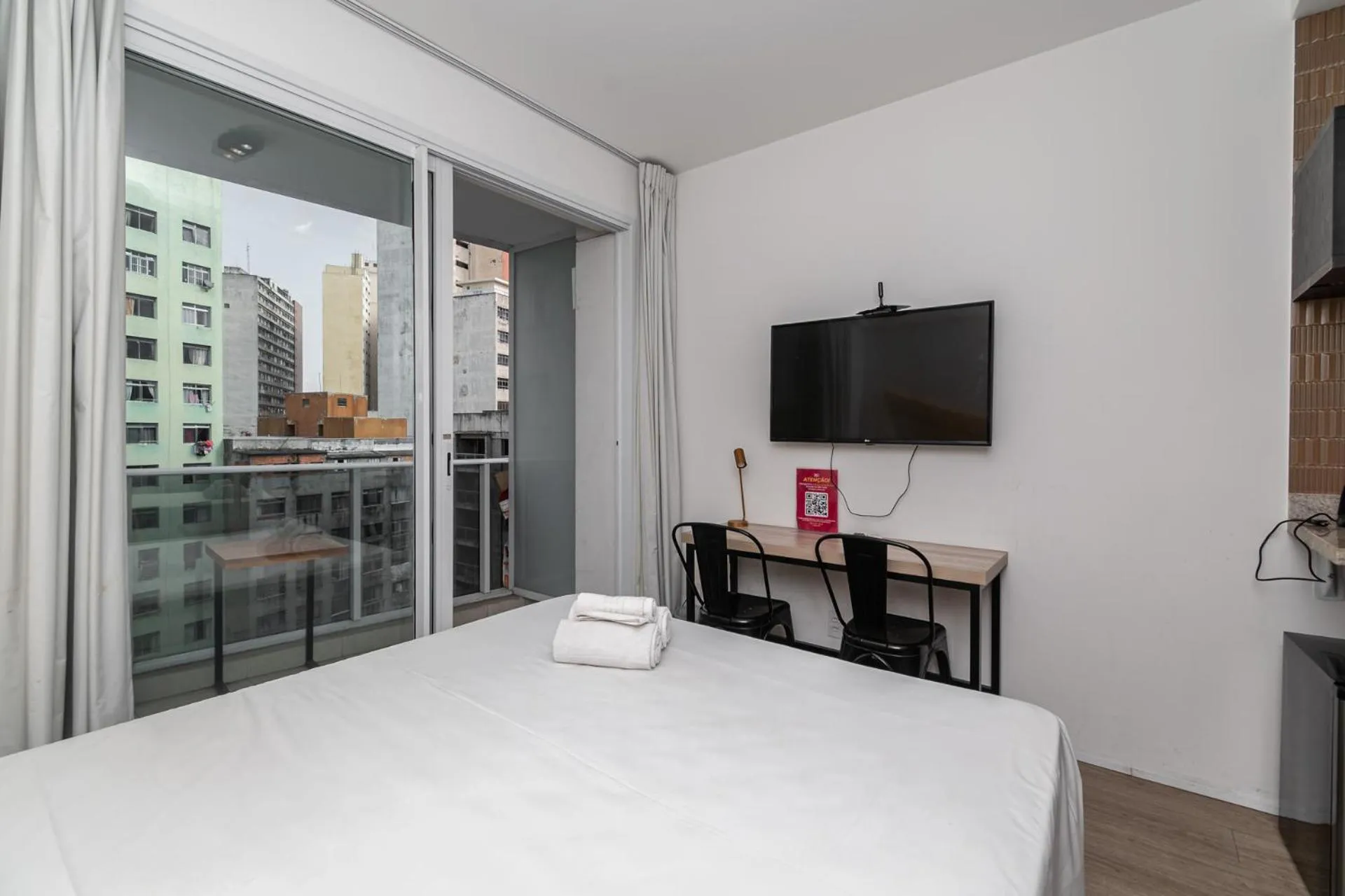 TV and multimedia, Bed in 360 Suítes Sé