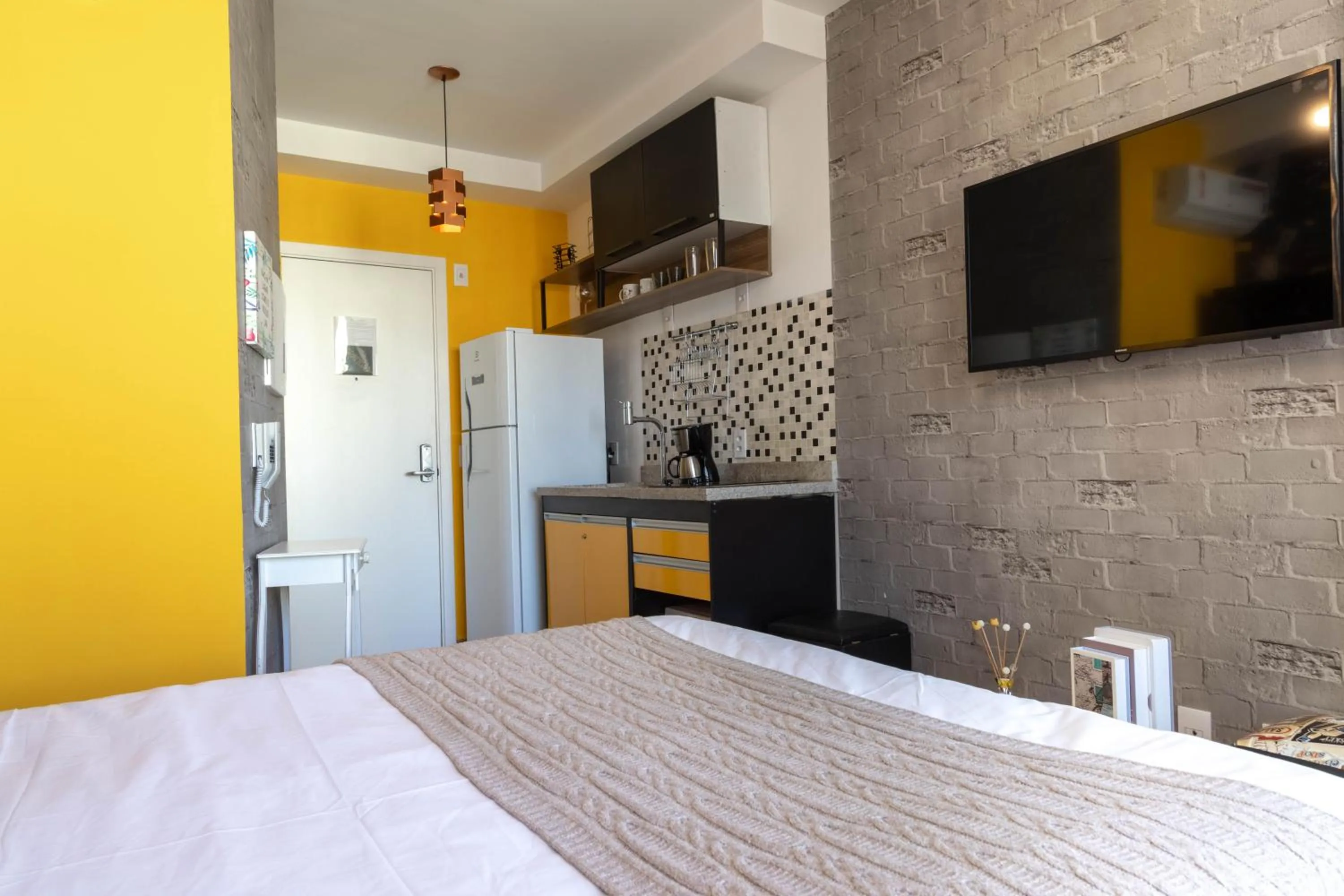 Kitchen or kitchenette, Bed in 360 Suítes Sé