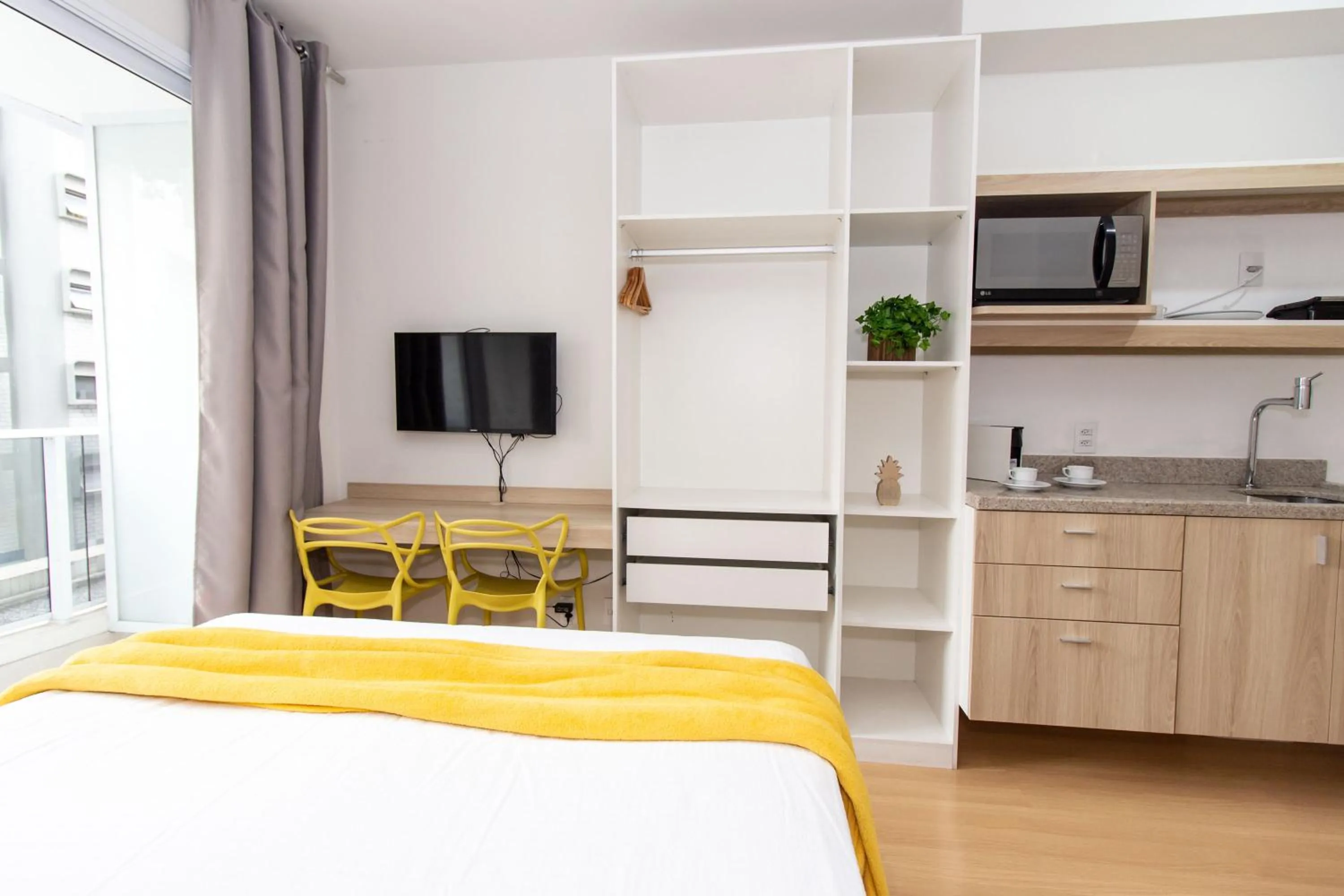 Kitchen or kitchenette, Bed in 360 Suítes Sé