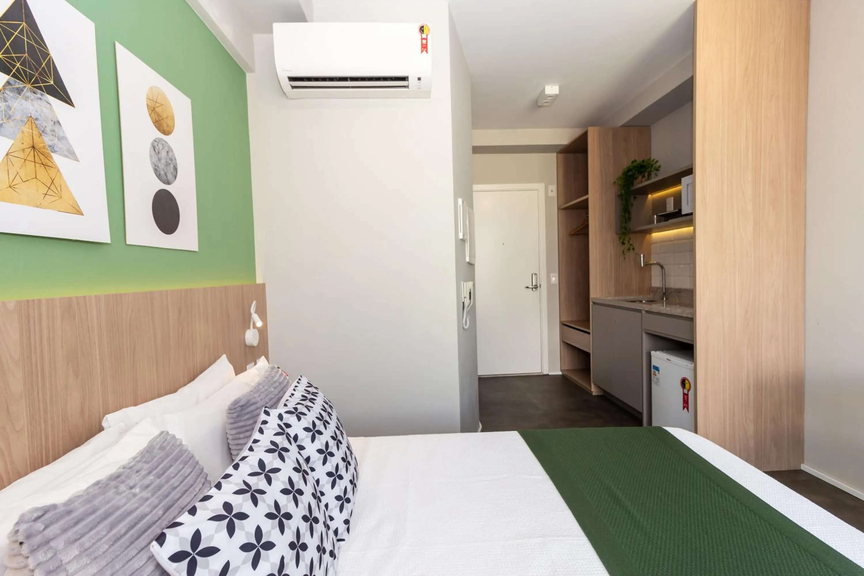 Photo of the whole room, Bed in 360 Suítes Sé