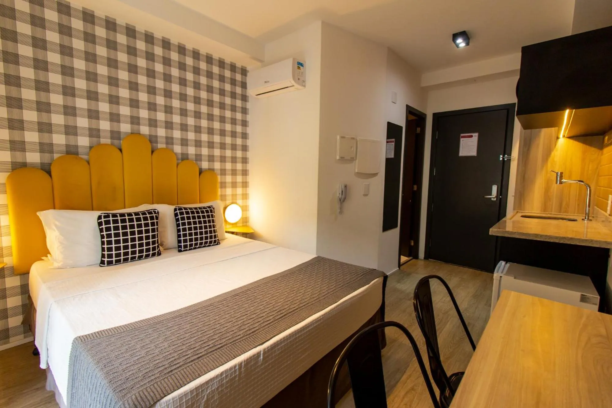 Photo of the whole room, Bed in 360 Suítes Sé