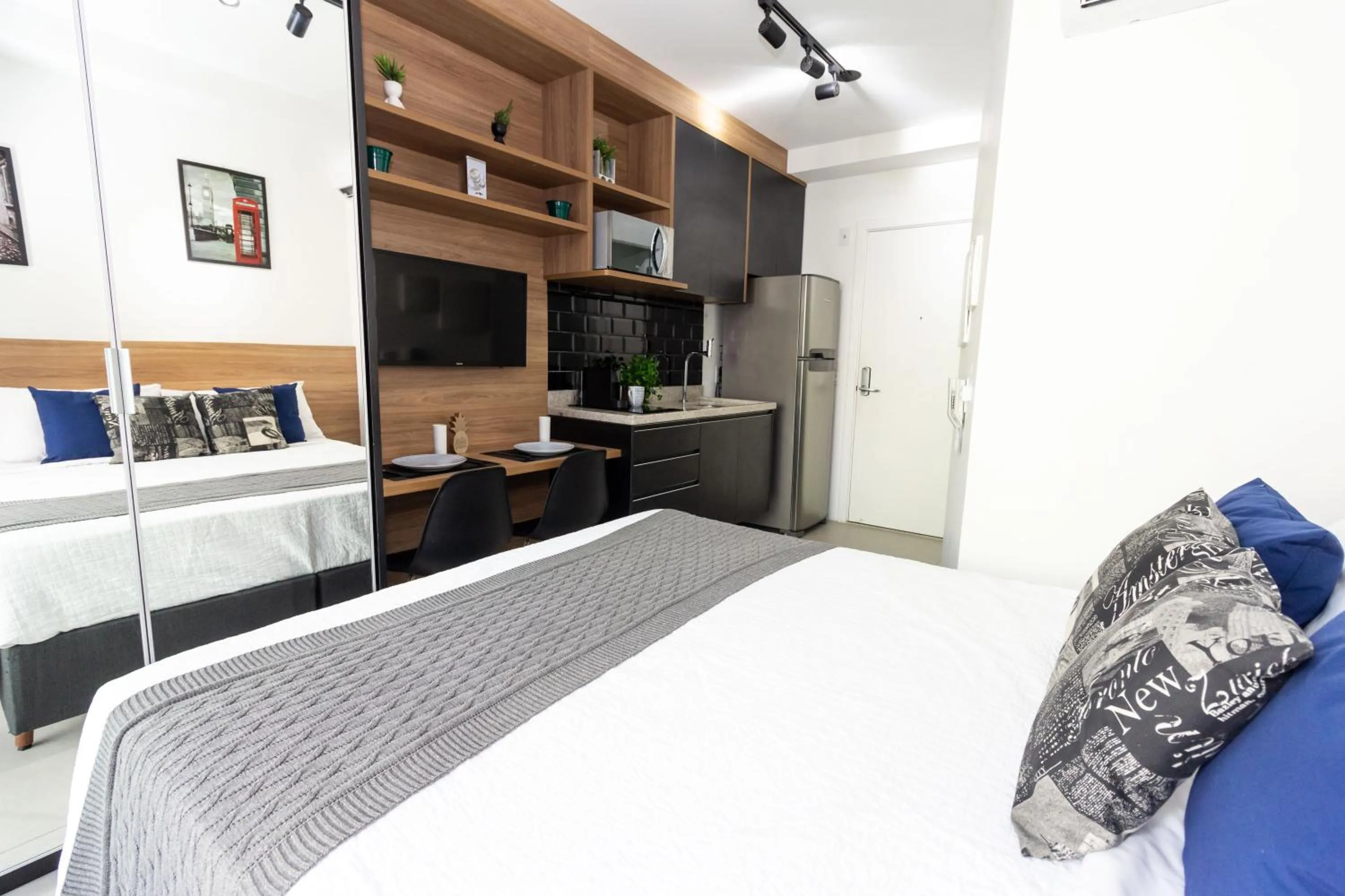 Photo of the whole room, Bed in 360 Suítes Sé