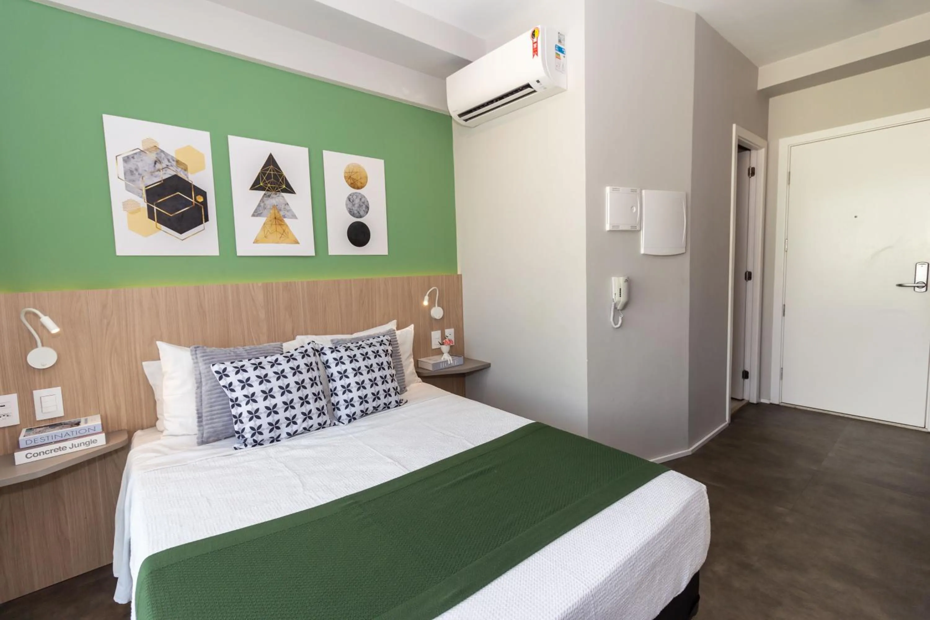 Photo of the whole room, Bed in 360 Suítes Sé