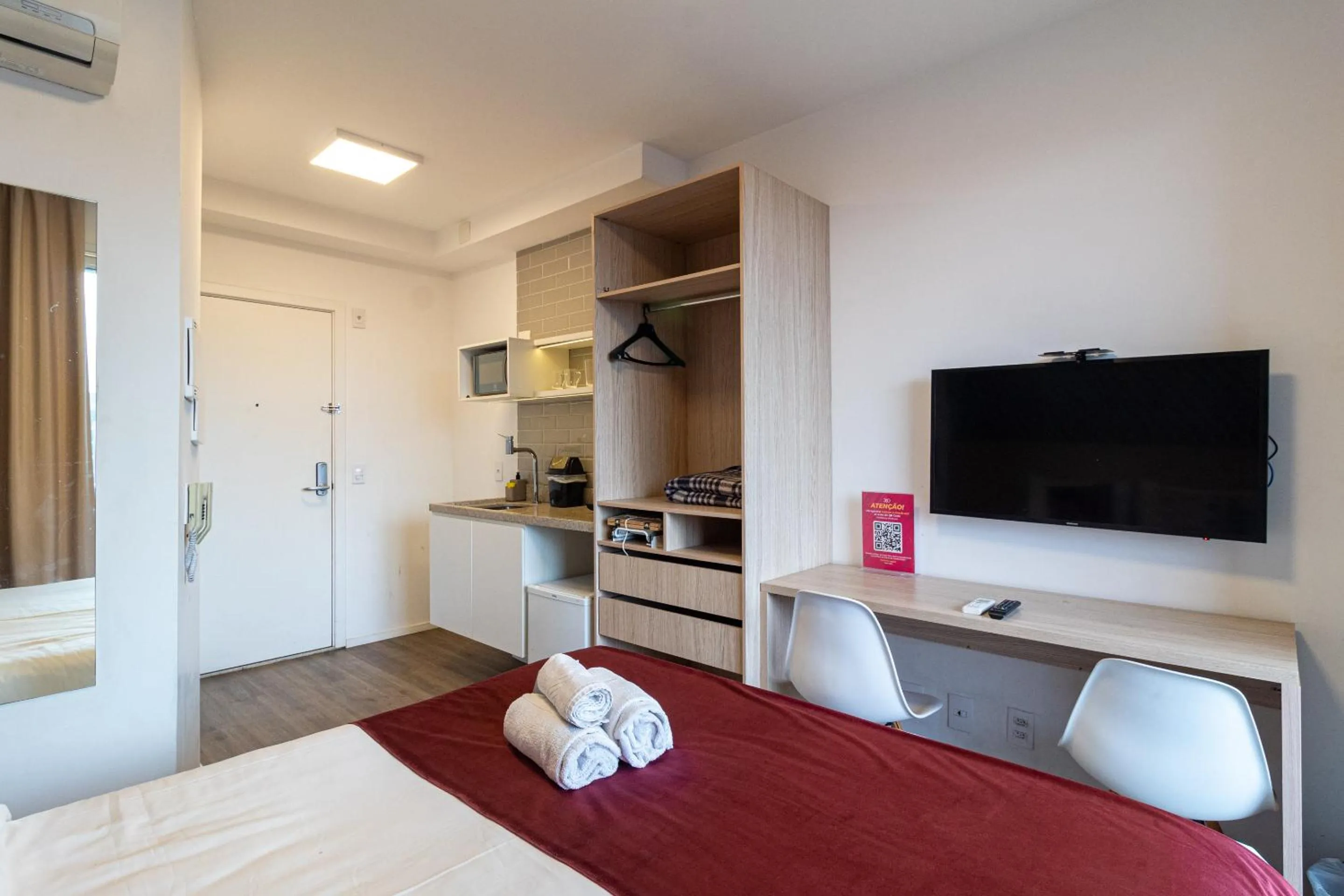 TV and multimedia, Bed in 360 Suítes Sé