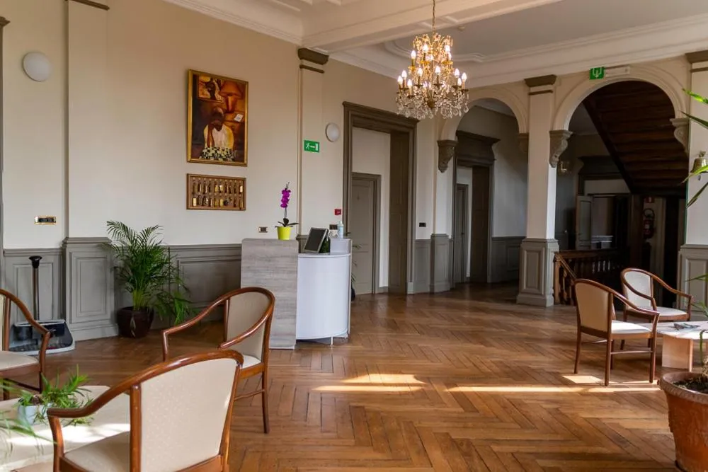 Lobby or reception in Domaine Du Chateau De La Neuville
