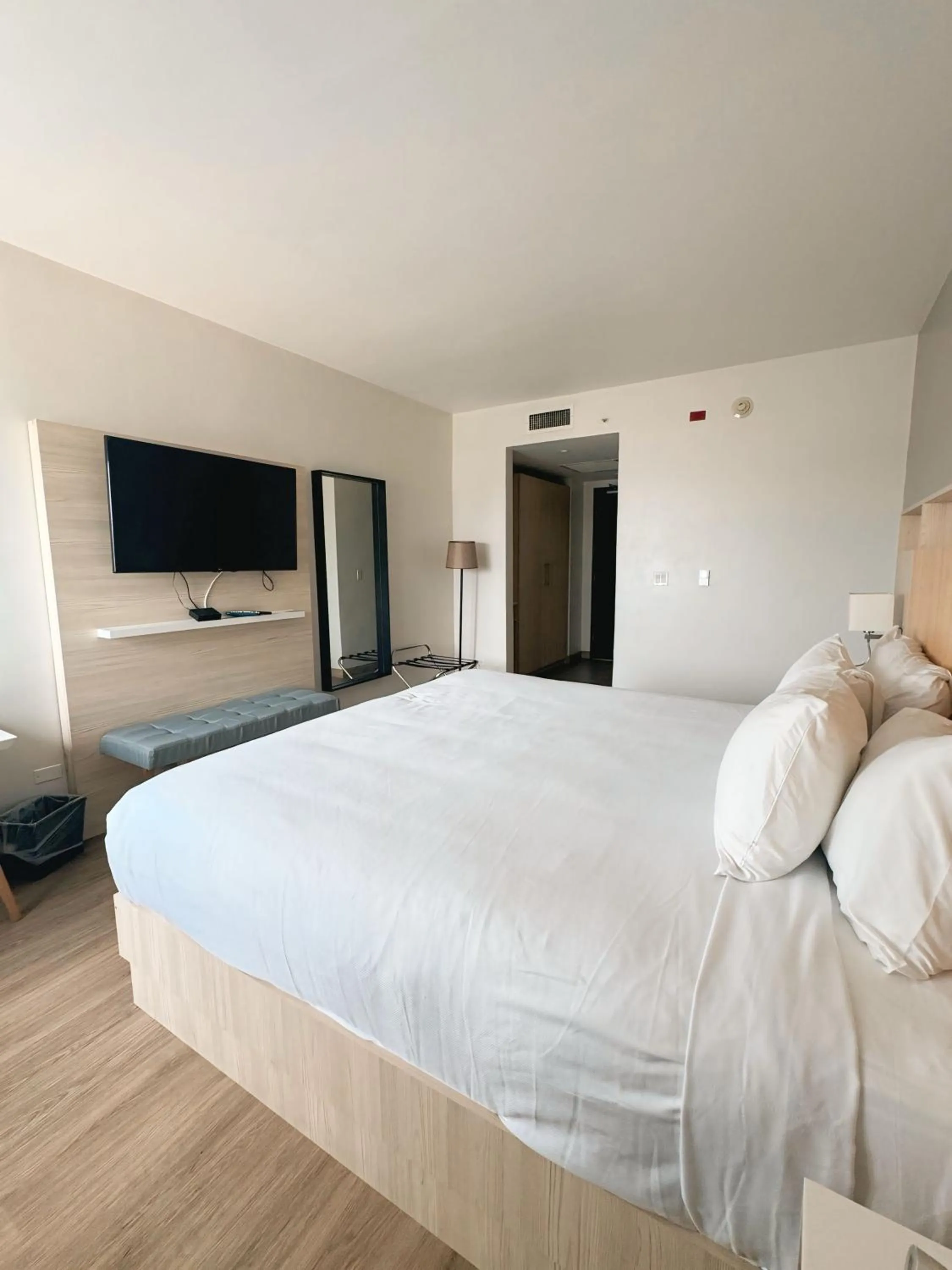 Bedroom, Bed in Radisson Colon 2,000 Hotel & Casino