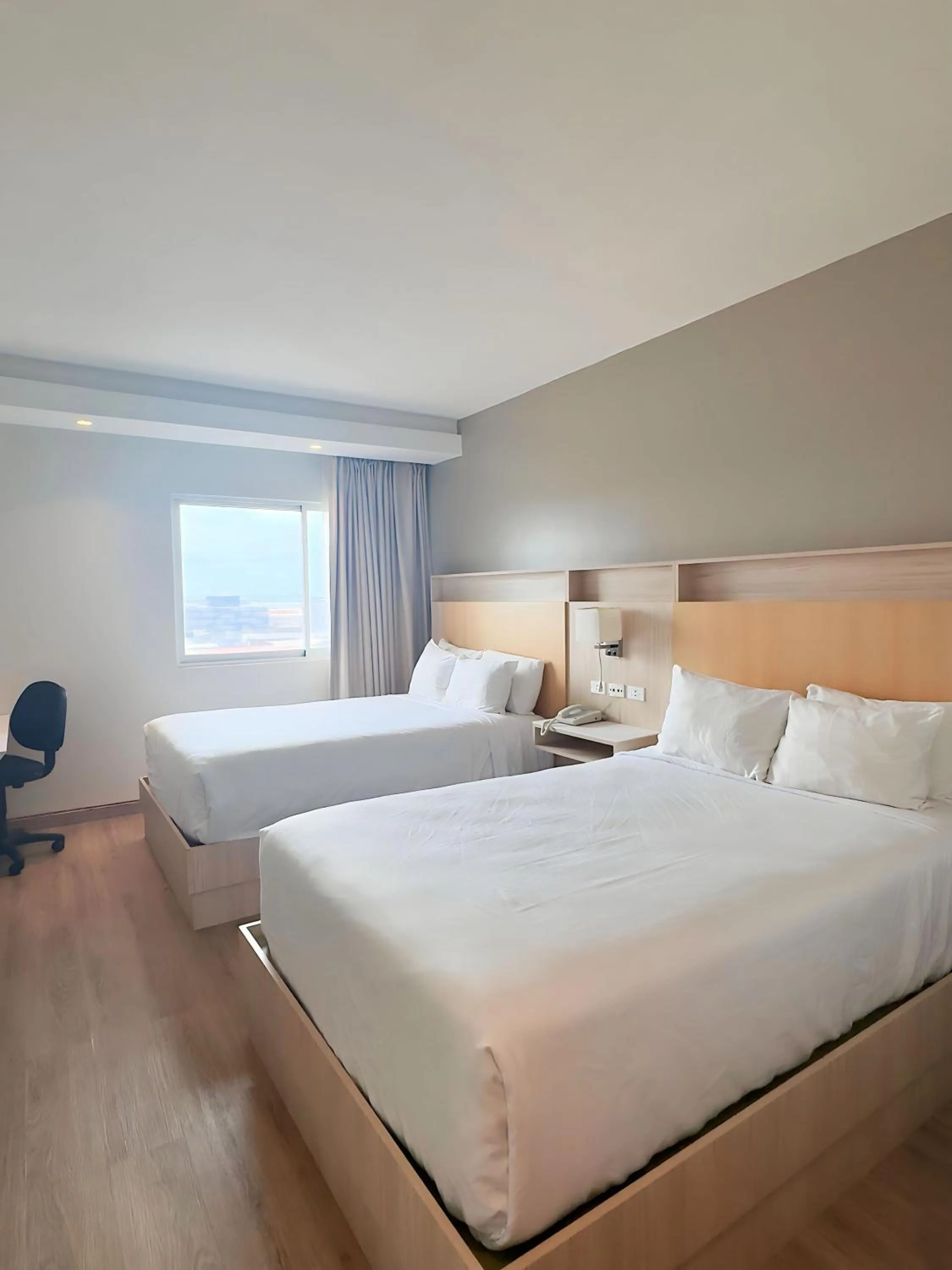 Bedroom, Bed in Radisson Colon 2,000 Hotel & Casino