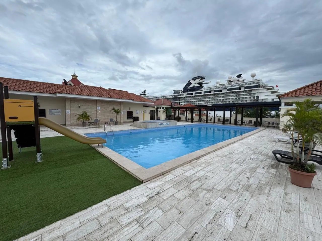 Swimming pool in Radisson Colon 2,000 Hotel & Casino