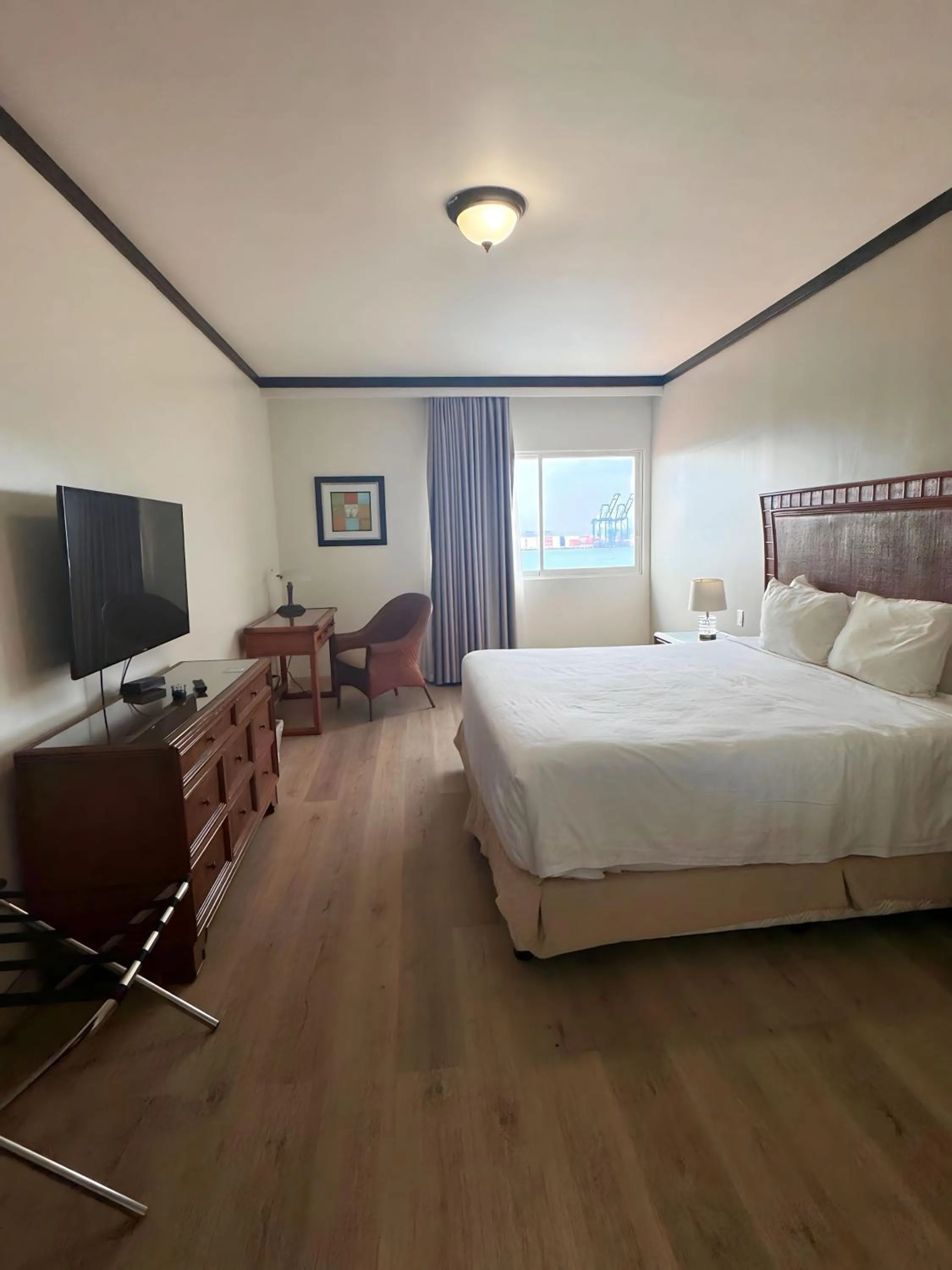 Bedroom, Bed in Radisson Colon 2,000 Hotel & Casino