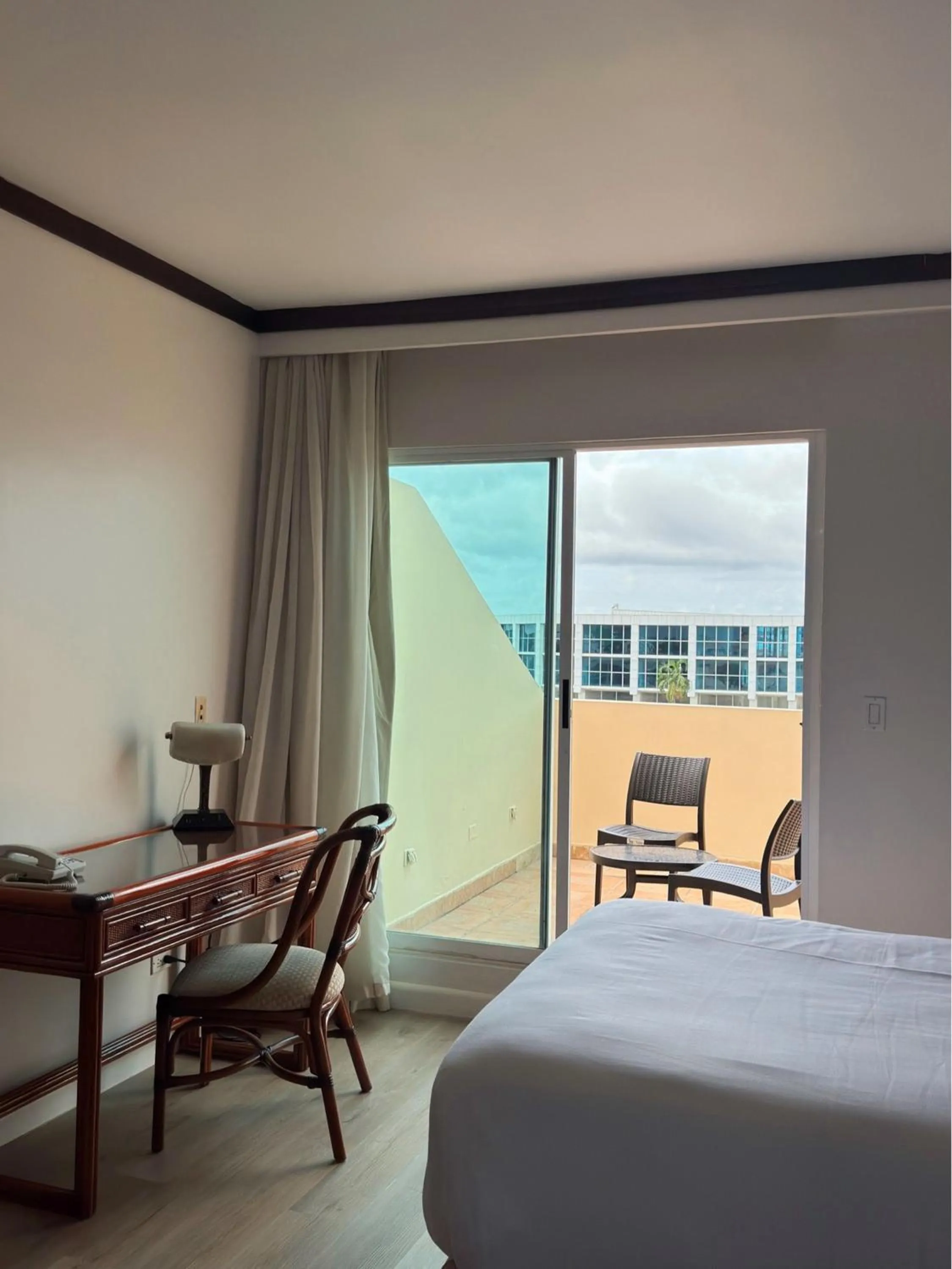 Balcony/Terrace, Bed in Radisson Colon 2,000 Hotel & Casino