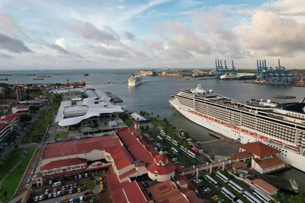 Property building in Radisson Colon 2,000 Hotel & Casino