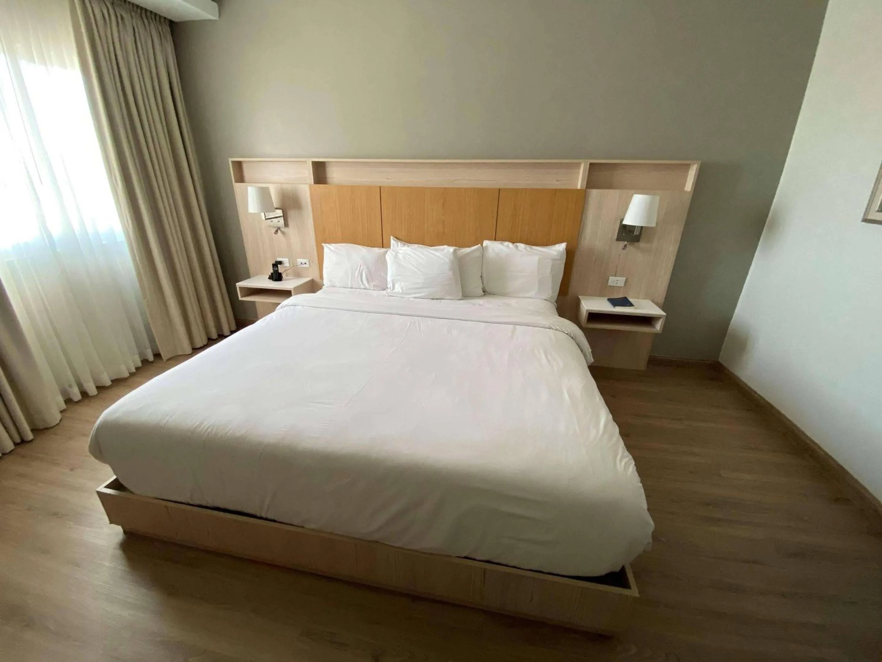 Bedroom, Bed in Radisson Colon 2,000 Hotel & Casino