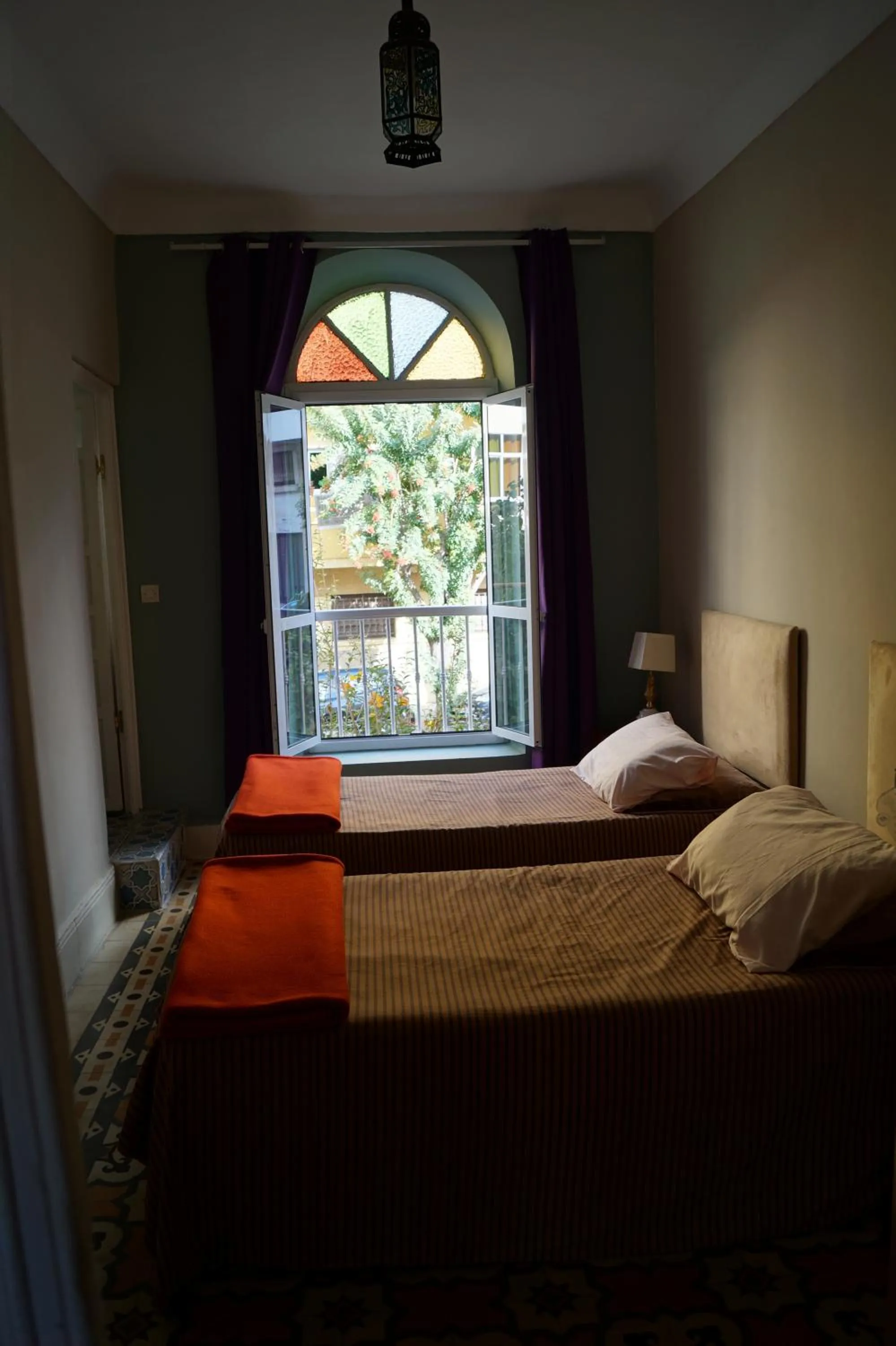 Photo of the whole room, Bed in Dar Omar Khayam