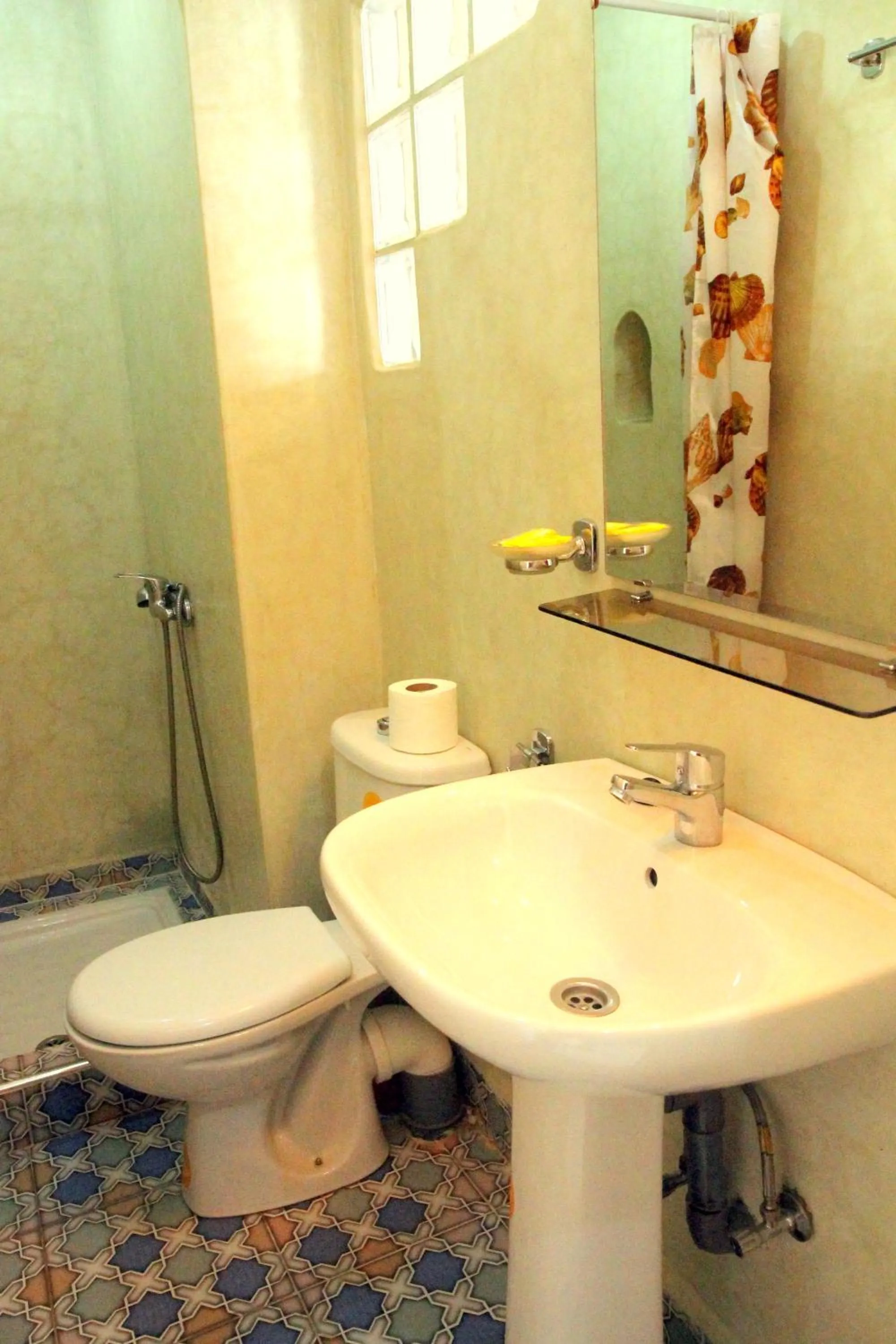 Shower in Dar Omar Khayam