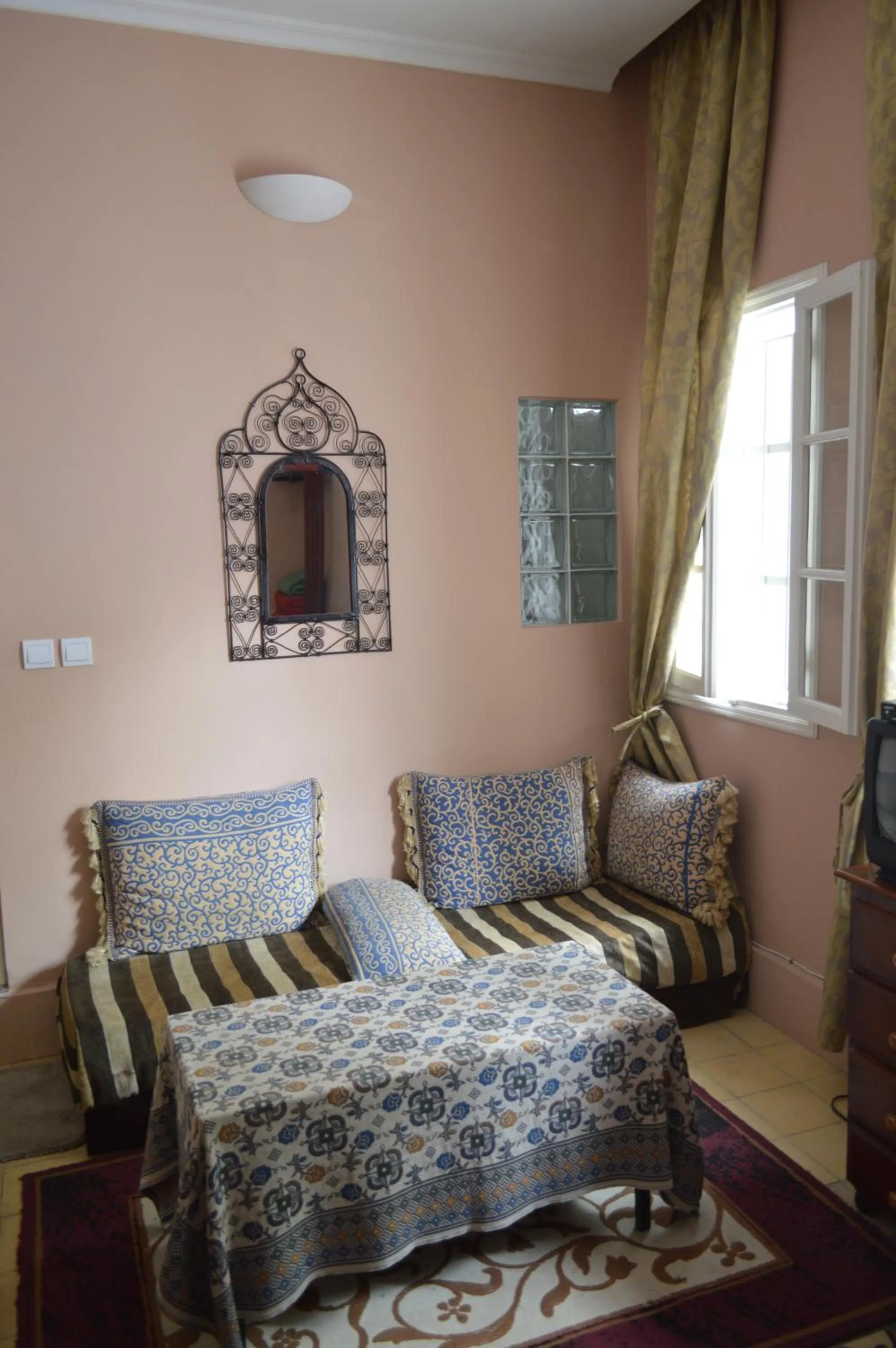 Photo of the whole room, Bed in Dar Omar Khayam