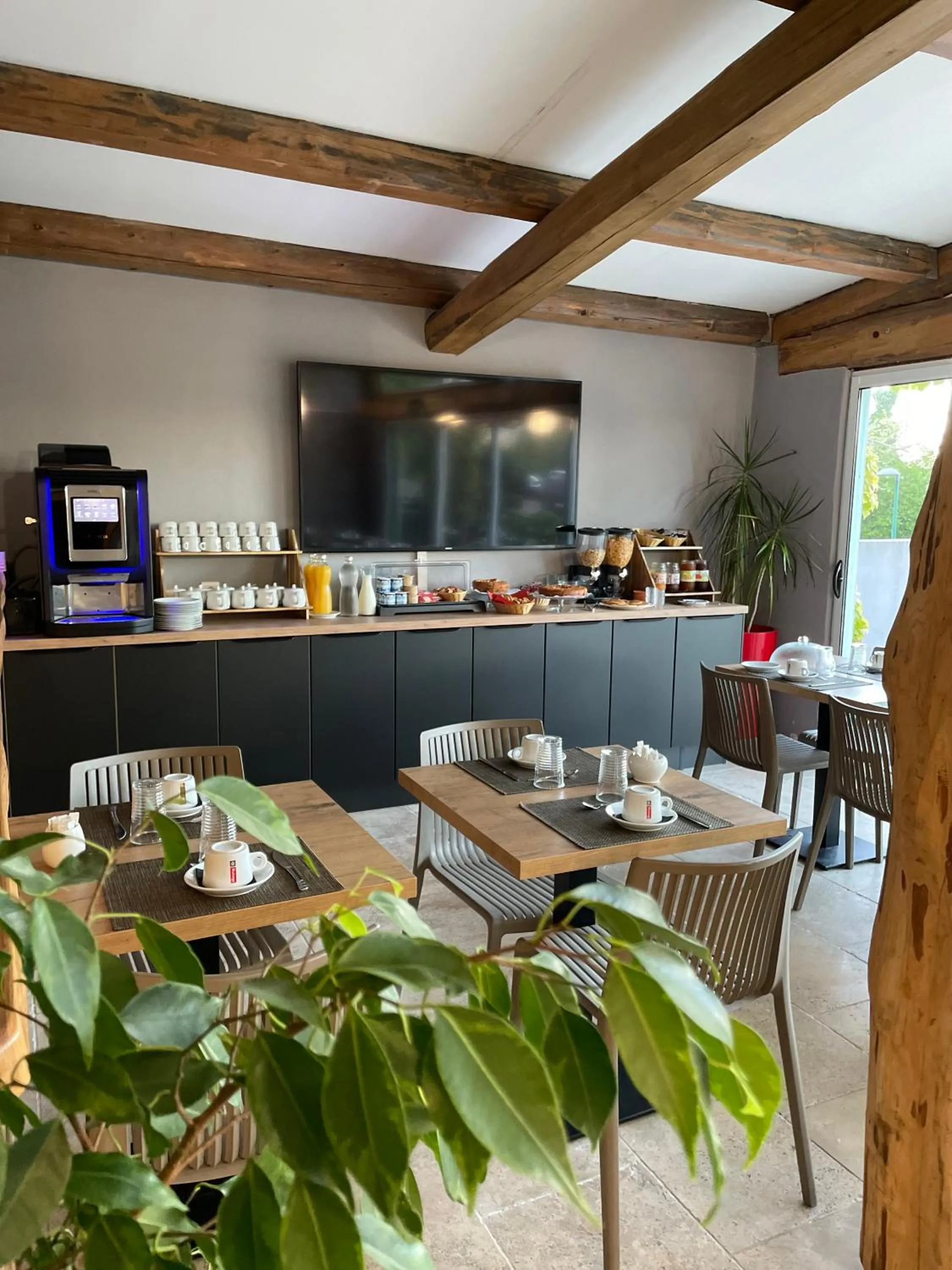 Breakfast in Hotel Clair de Lune