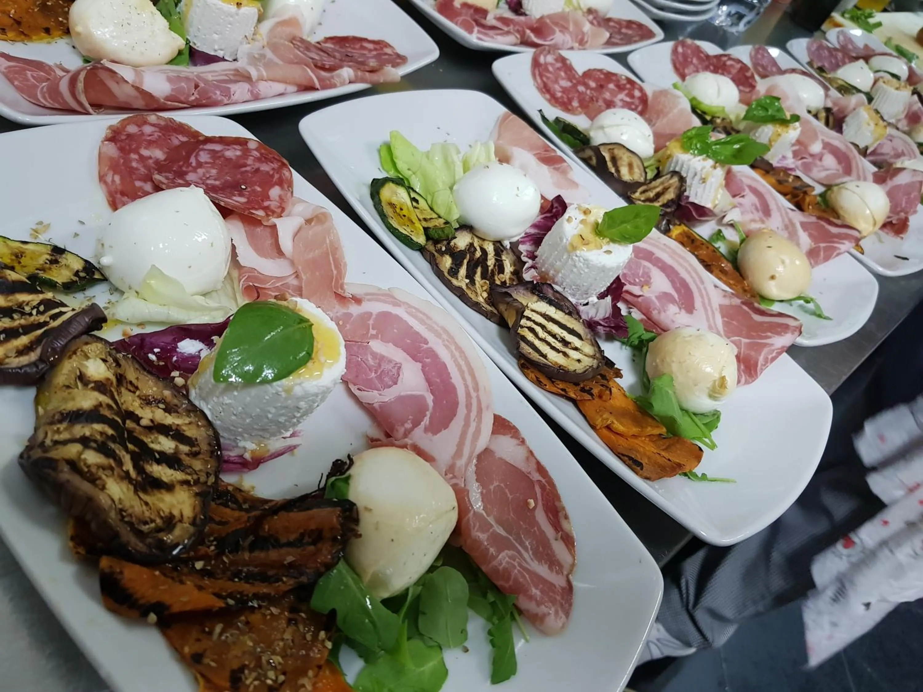 Restaurant/places to eat in B&B FISH