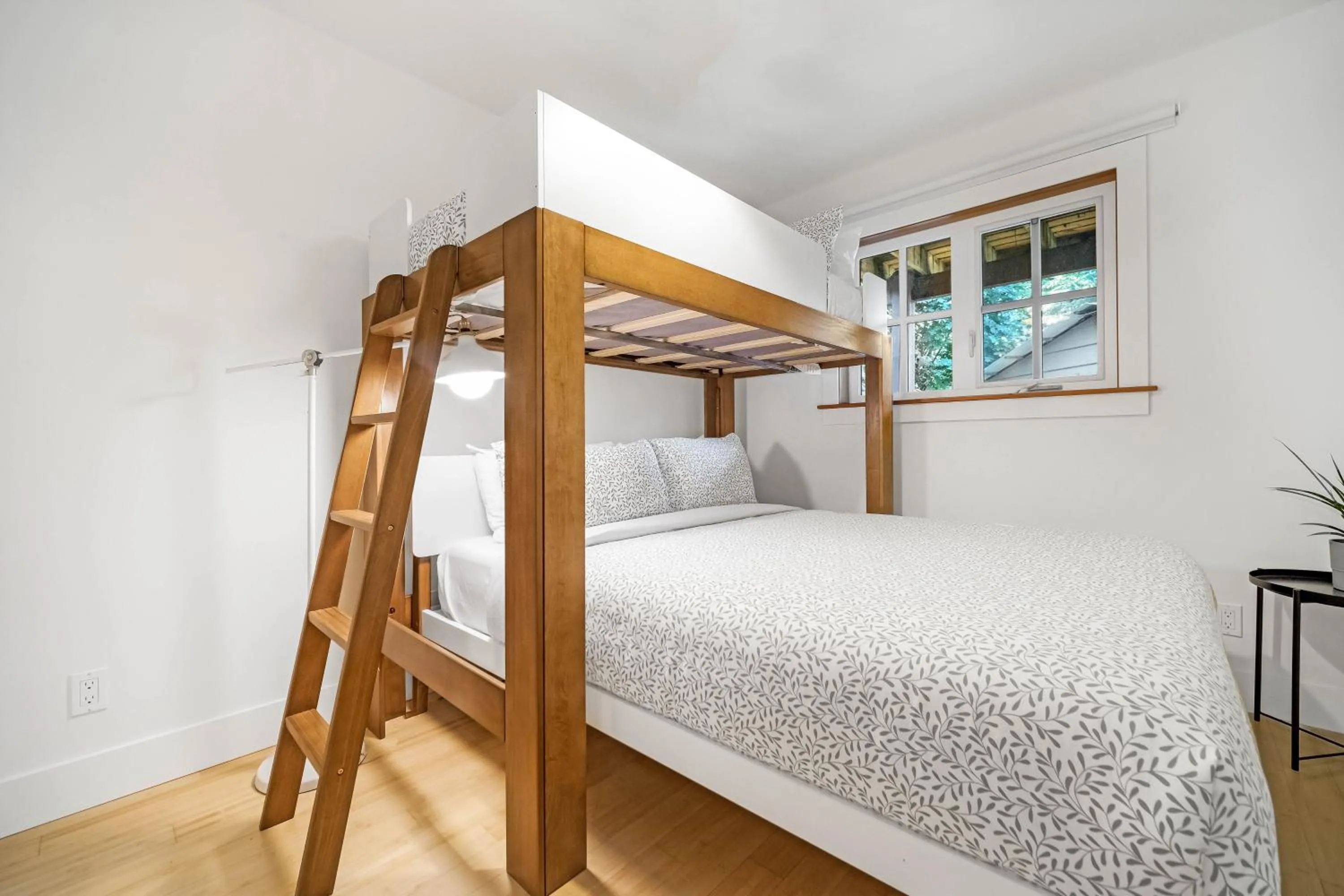 Bedroom, Bed in Sunwolf Riverside Cabins