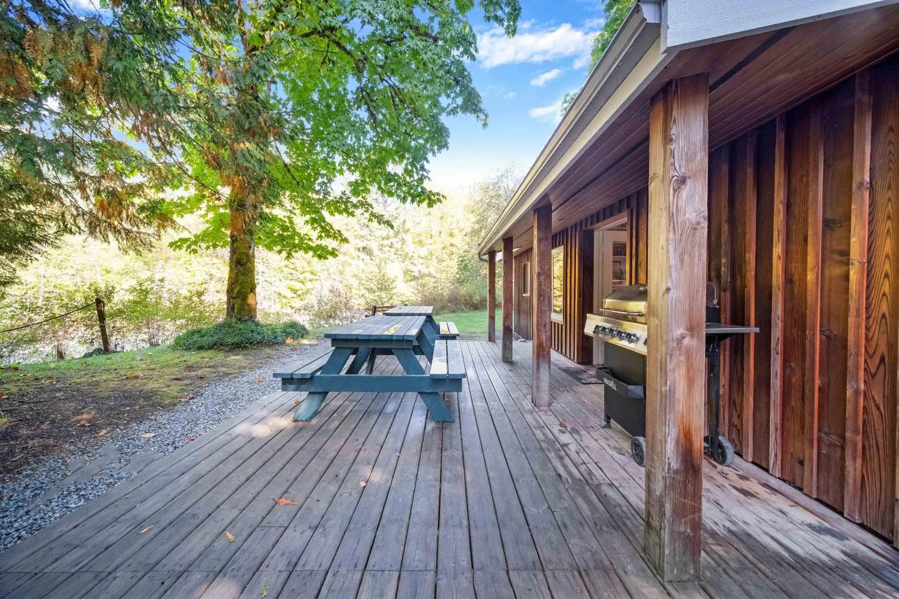 Balcony/Terrace in Sunwolf Riverside Cabins