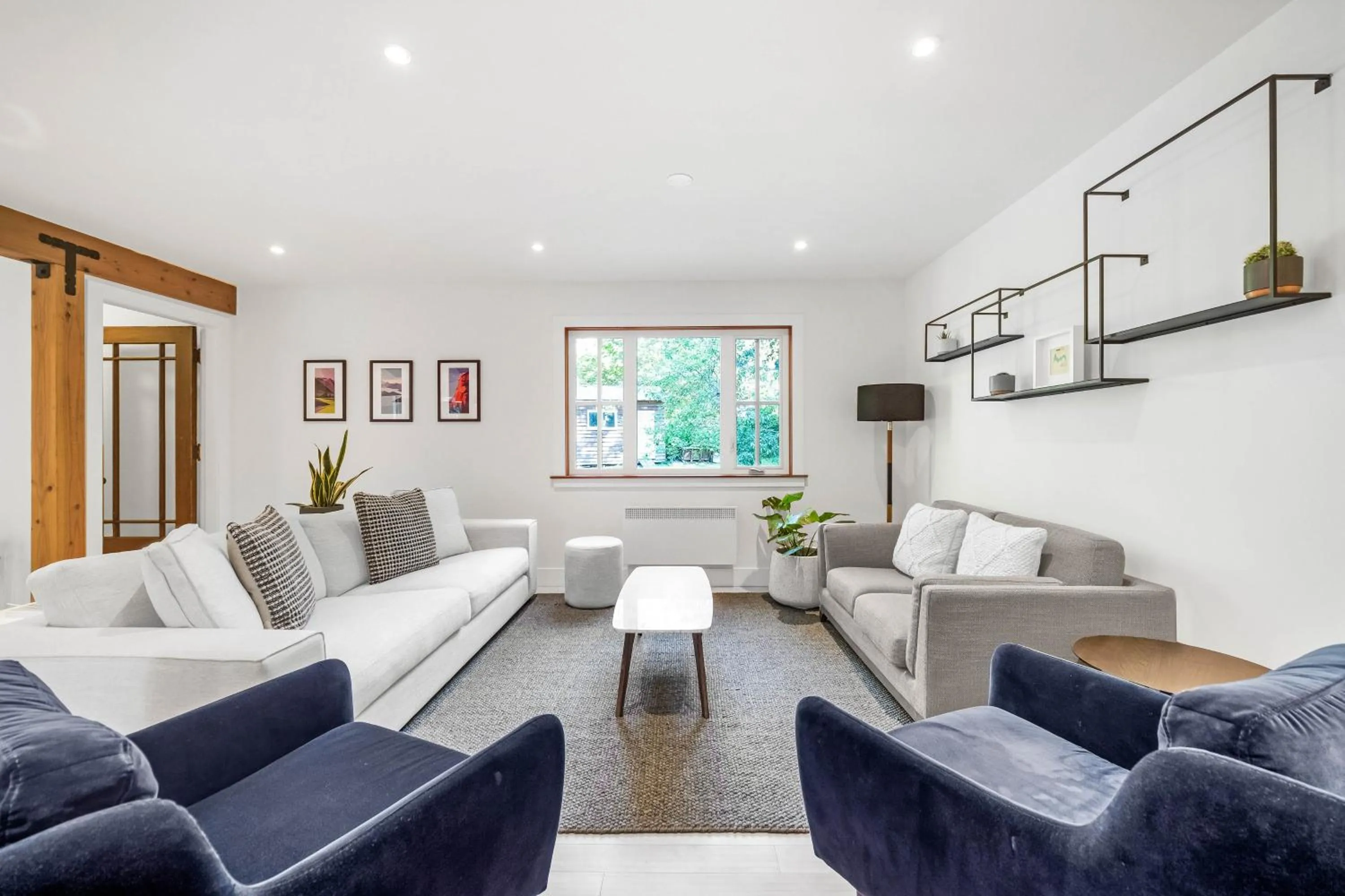 Living room in Sunwolf Riverside Cabins