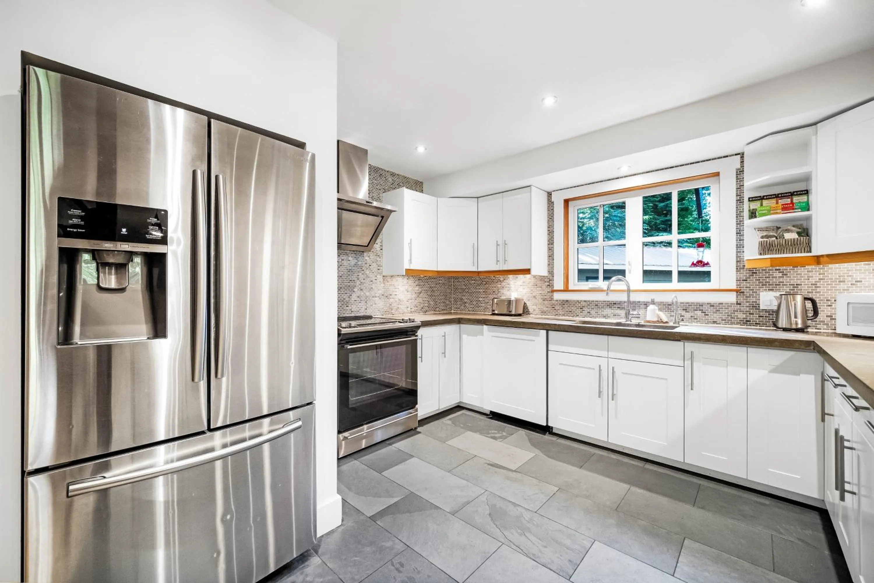 kitchen in Sunwolf Riverside Cabins