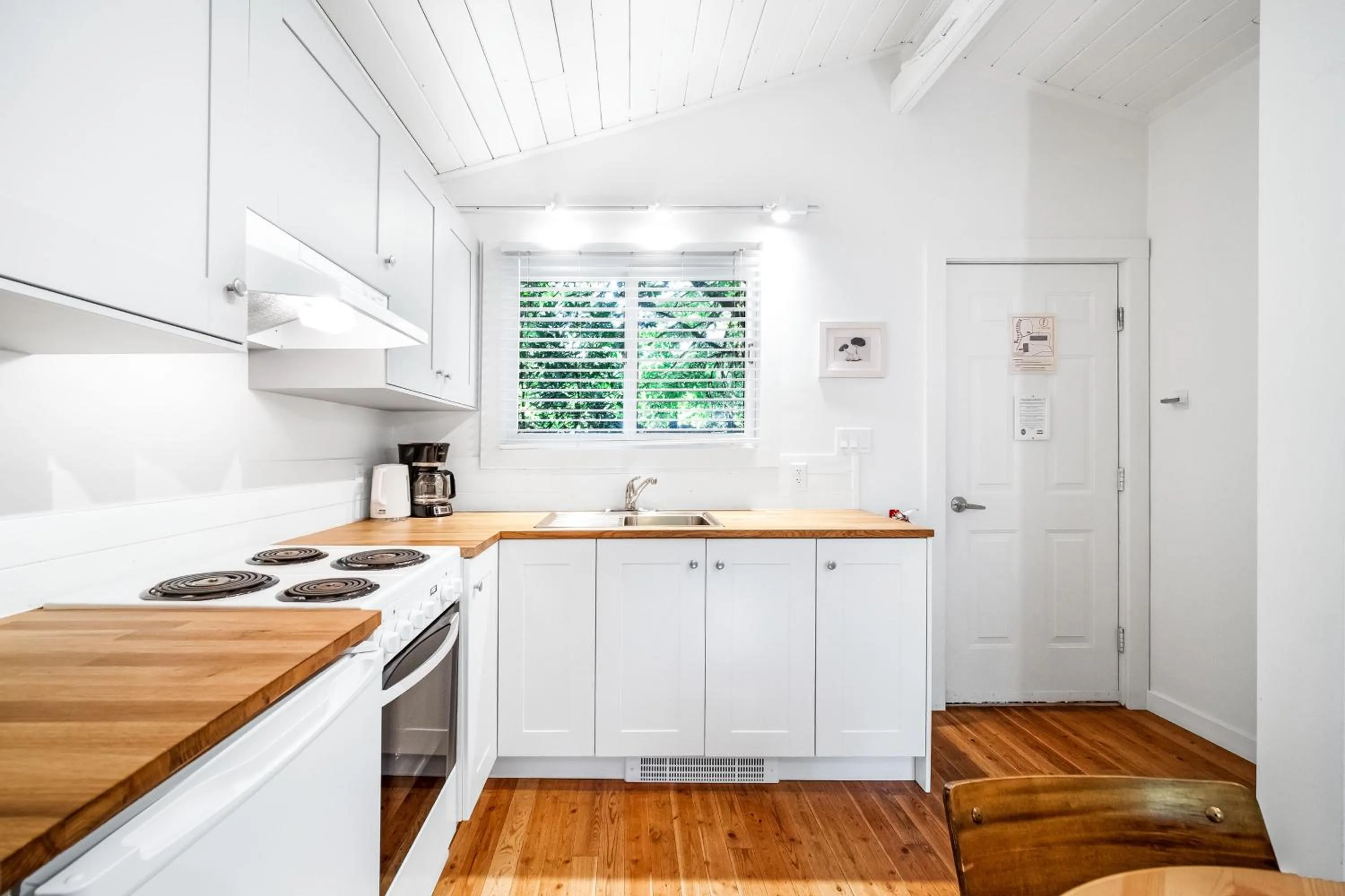 kitchen in Sunwolf Riverside Cabins