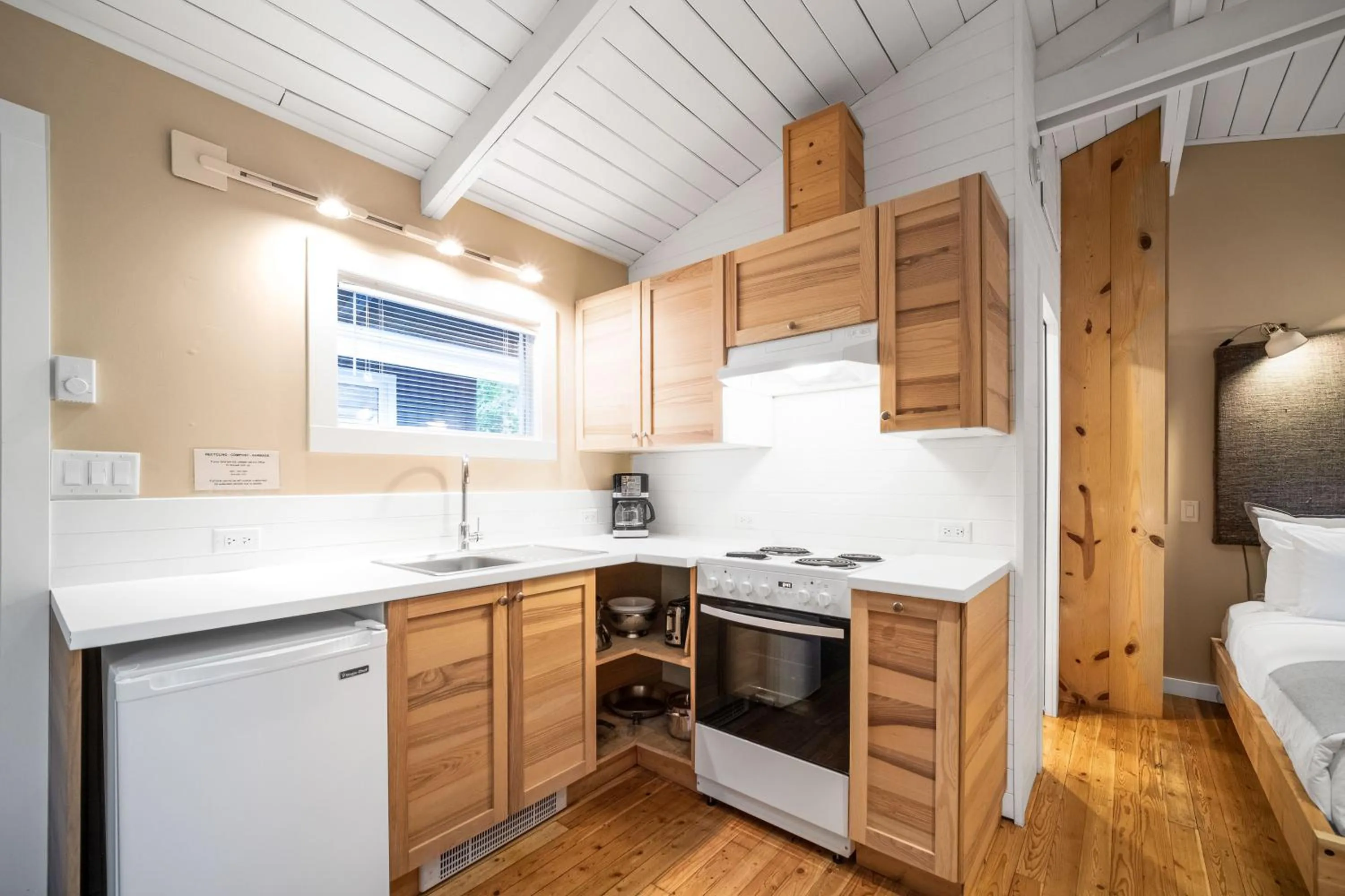 Kitchen or kitchenette in Sunwolf Riverside Cabins