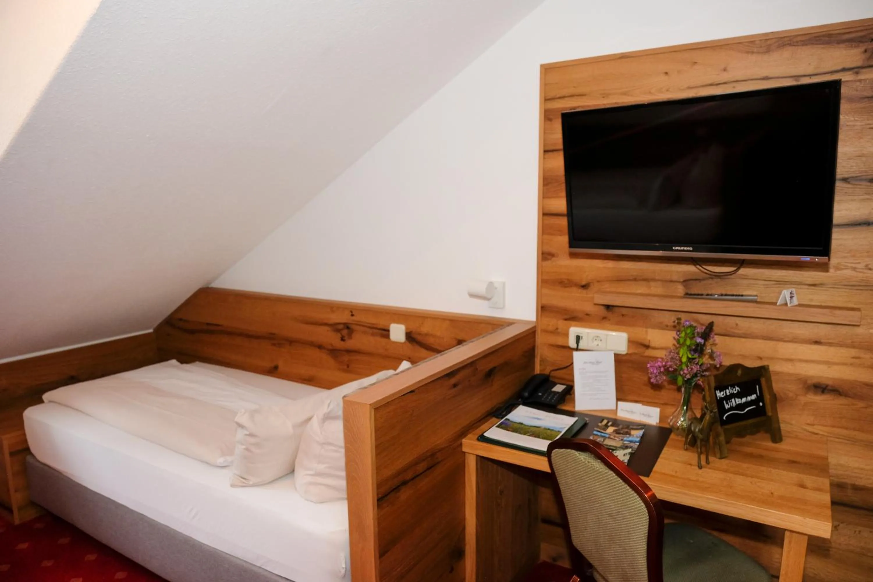 Photo of the whole room, Bed in Der Obere Wirt zum Queri