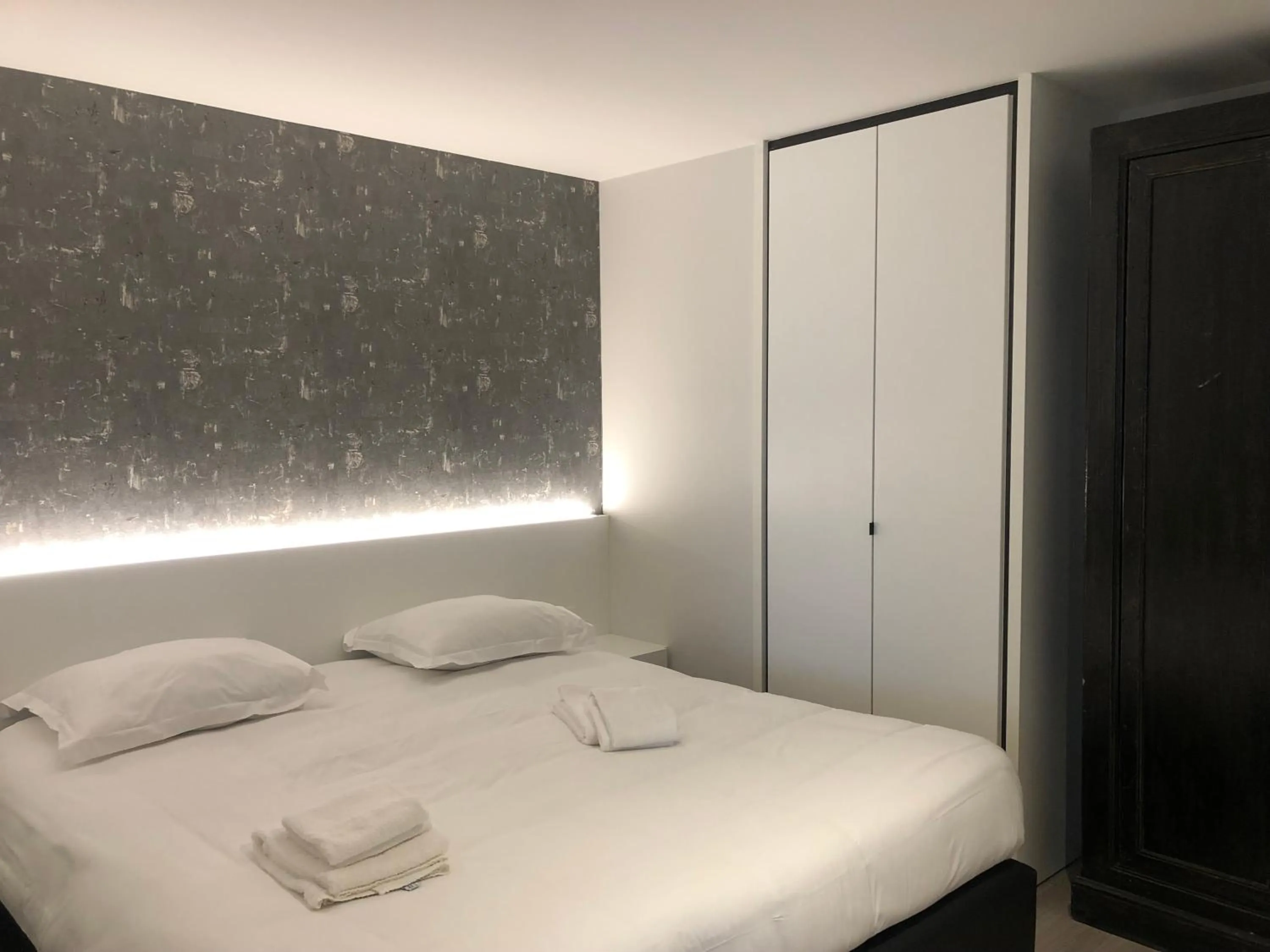 Bed in Acropolis - Luxury Appartments I Hotelservice and parking