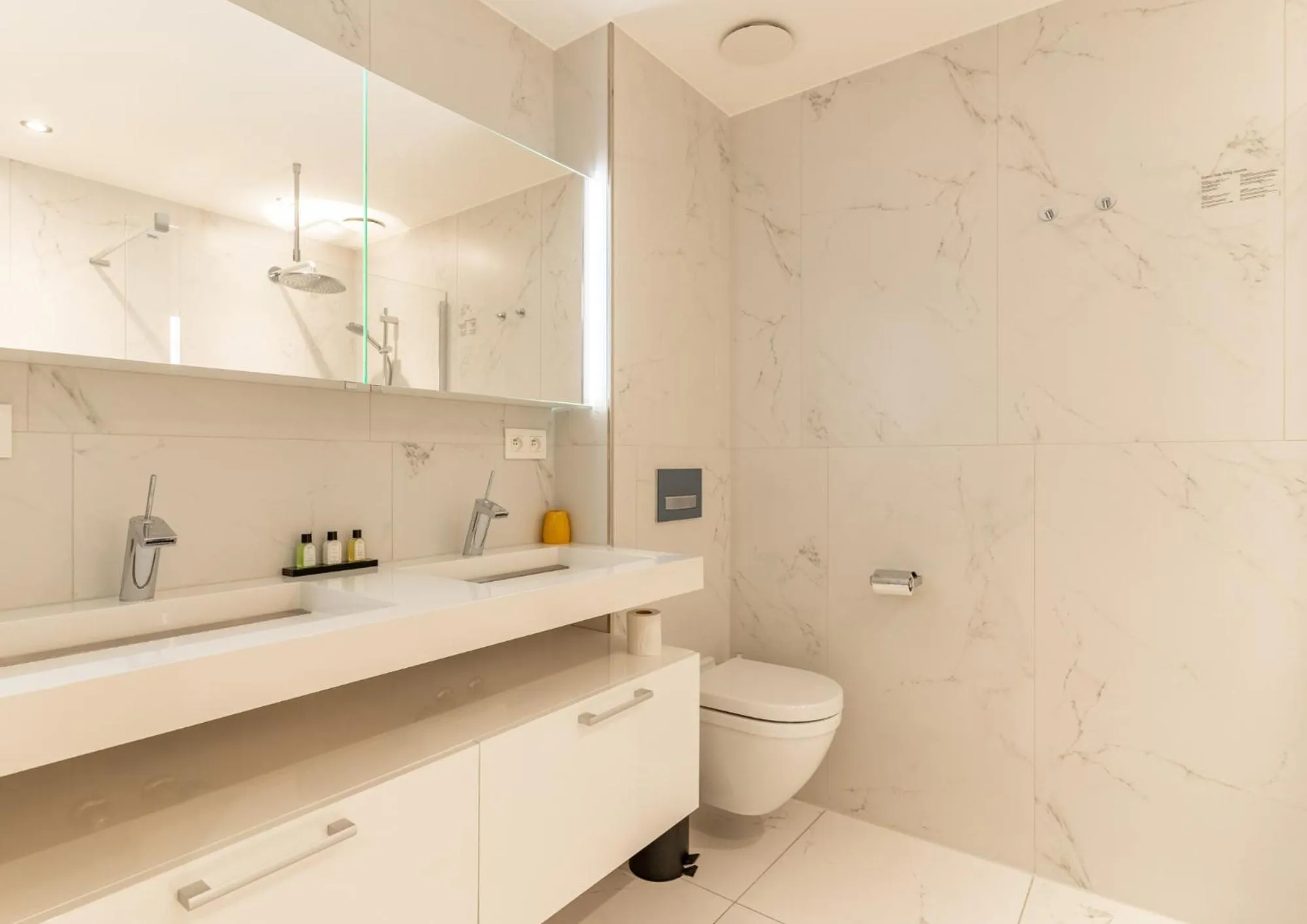 Toilet in Acropolis - Luxury Appartments I Hotelservice and parking