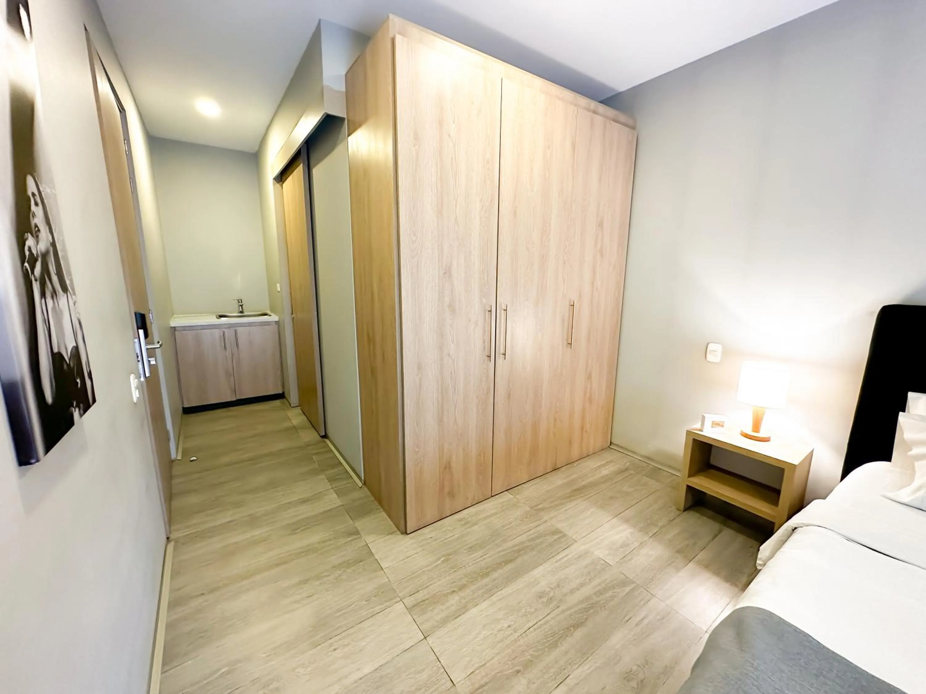wardrobe, Bed in Hotel Arena Suites Movistar Arena