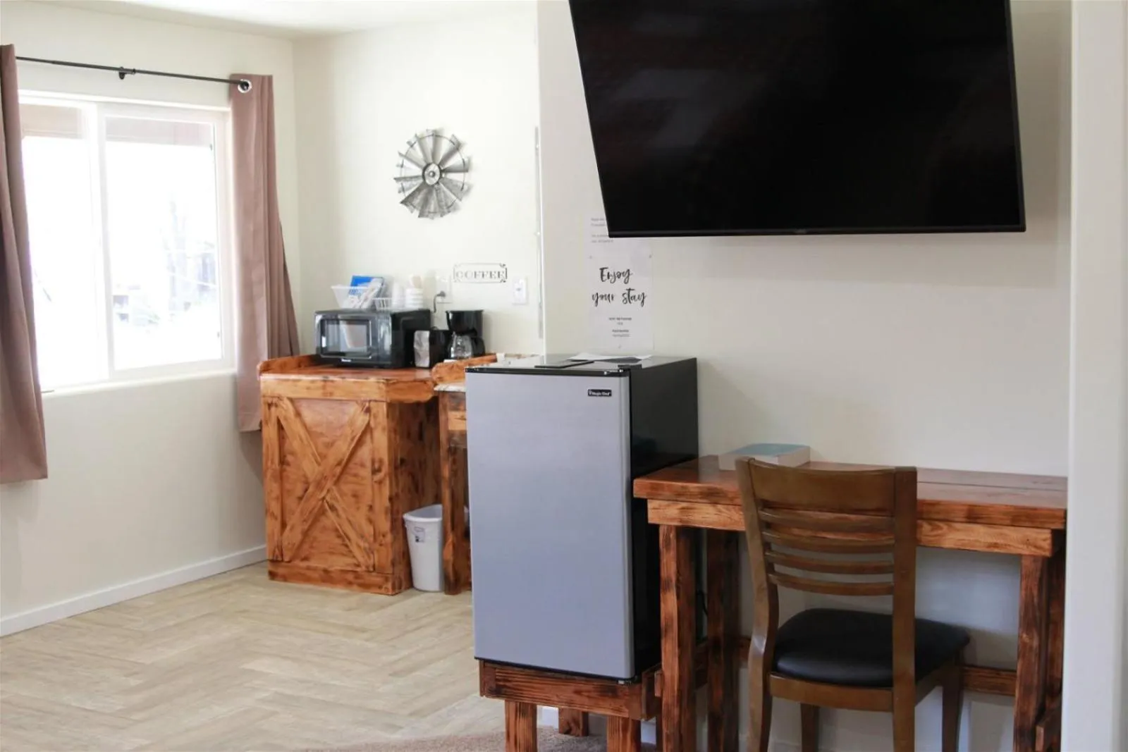 Property building in Hurricane Hideaway Lodging