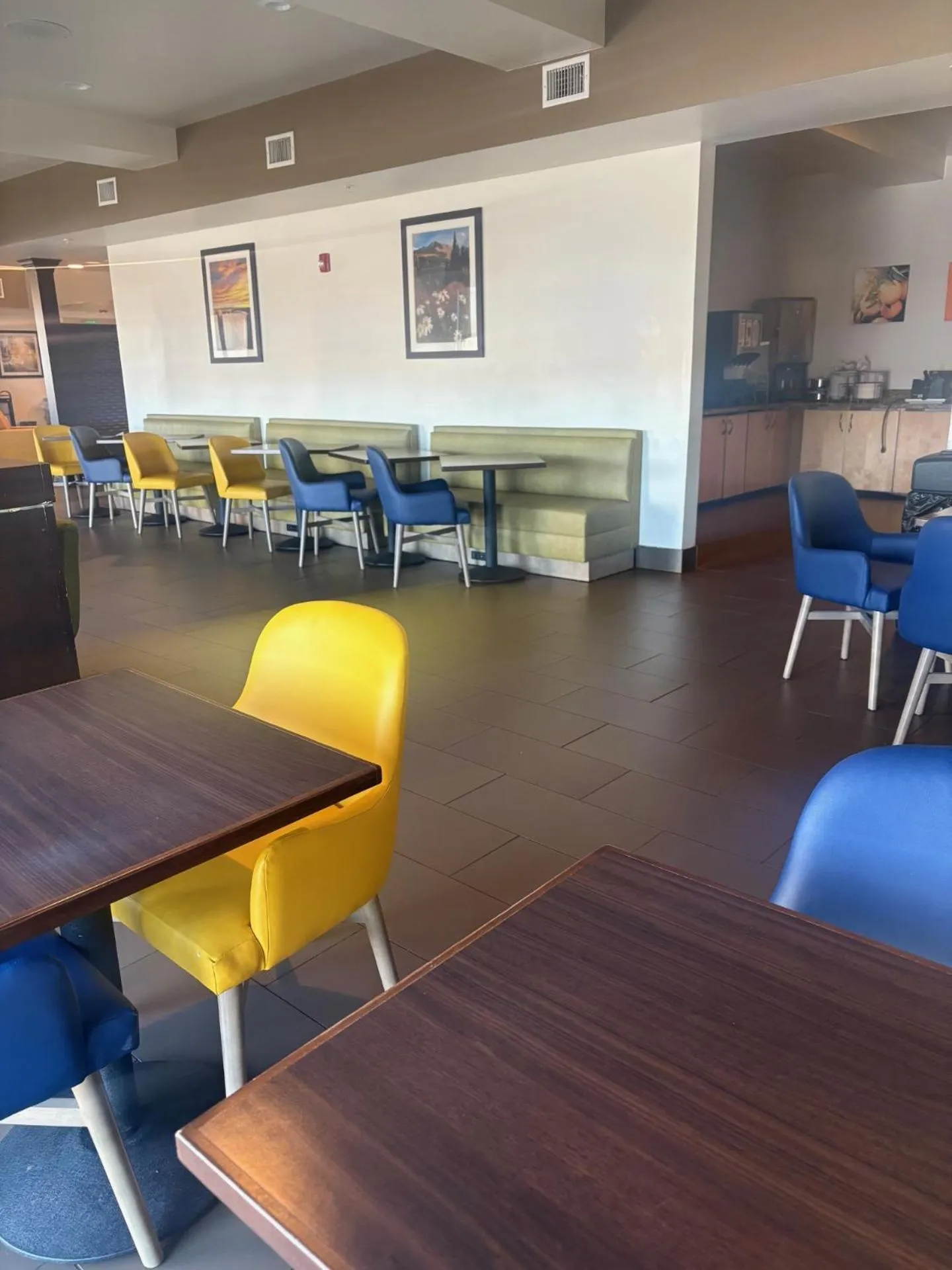 Breakfast in Comfort Suites Near Denver Downtown