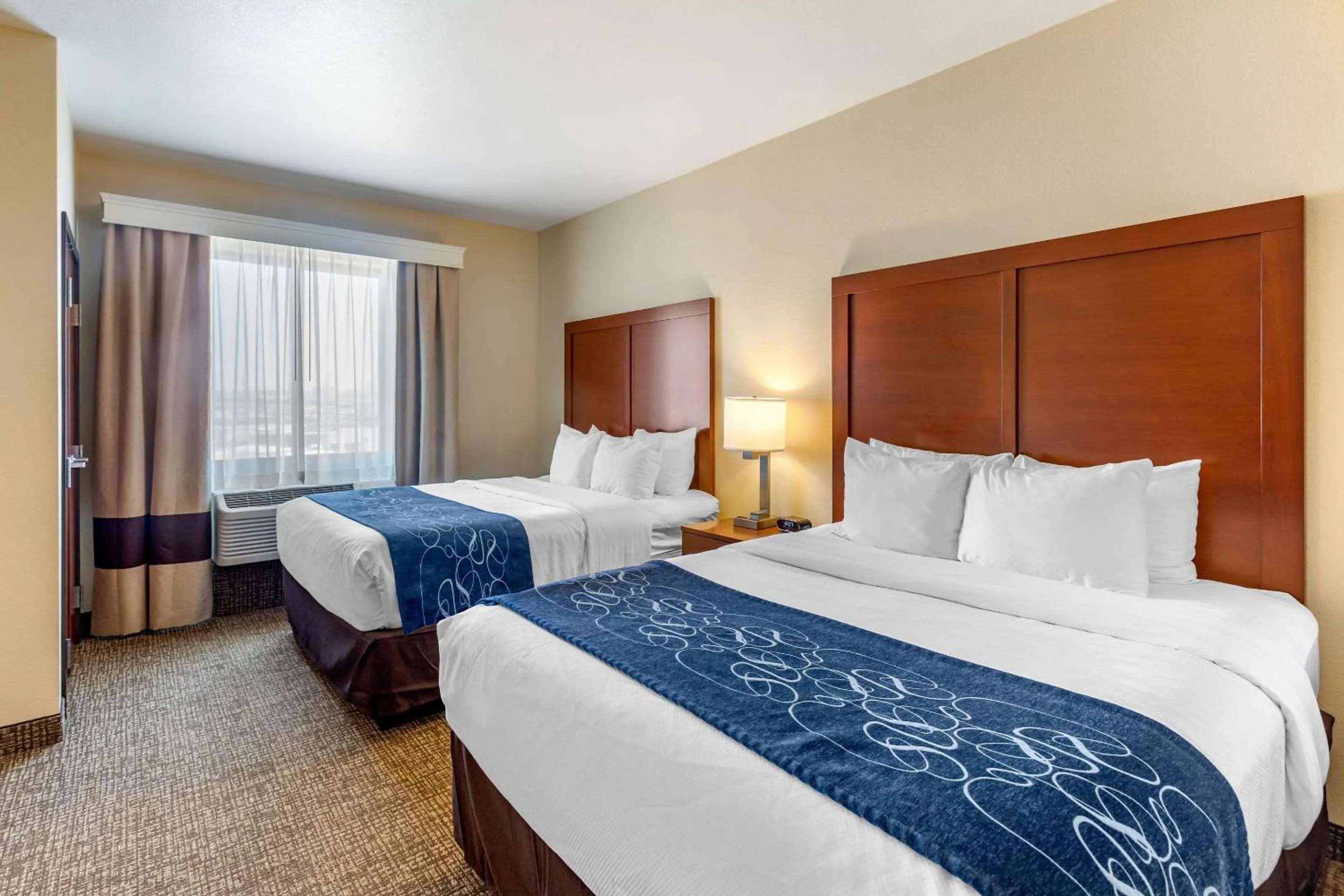 Bedroom, Bed in Comfort Suites Near Denver Downtown