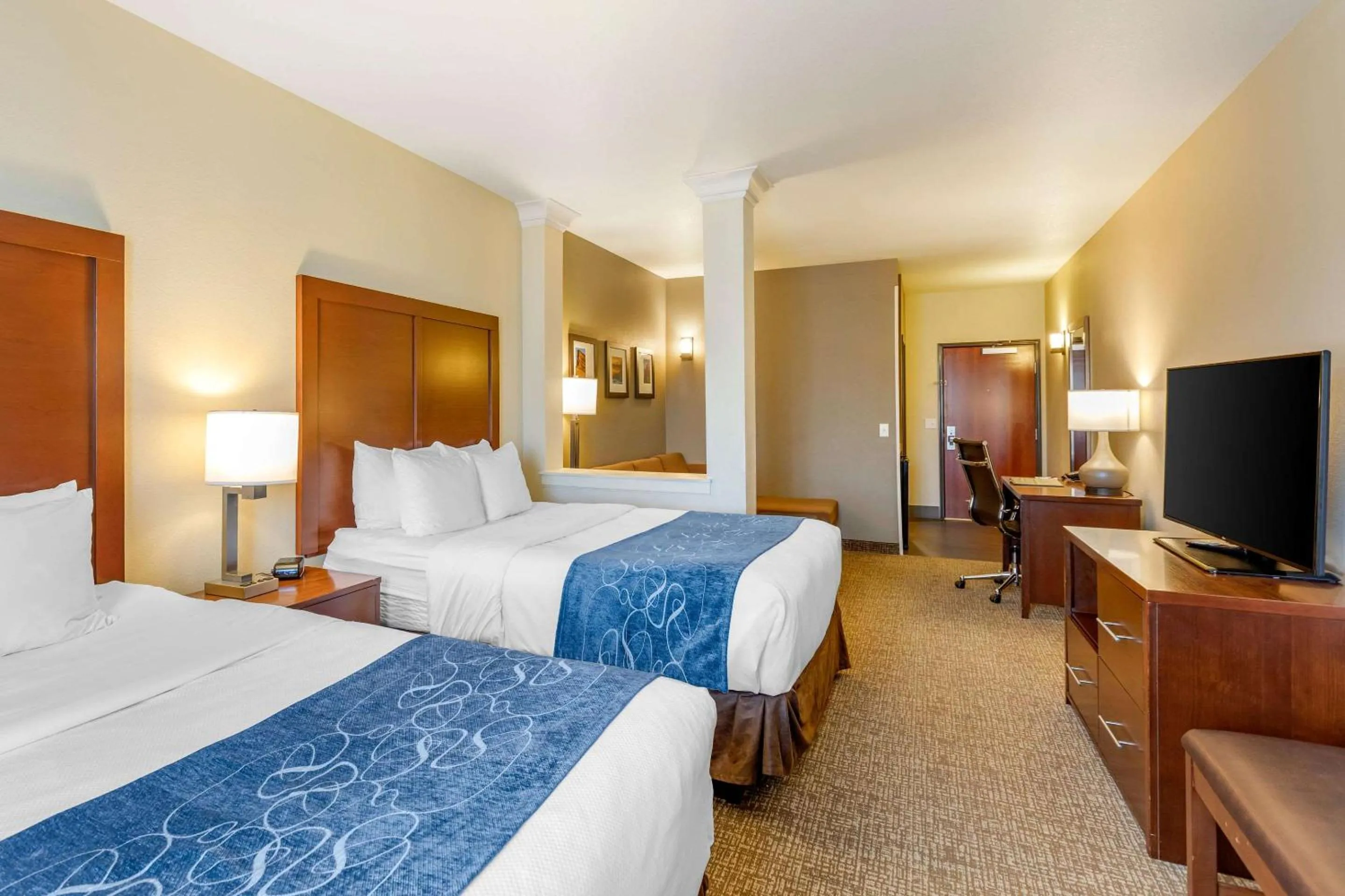 Bedroom, Bed in Comfort Suites Near Denver Downtown