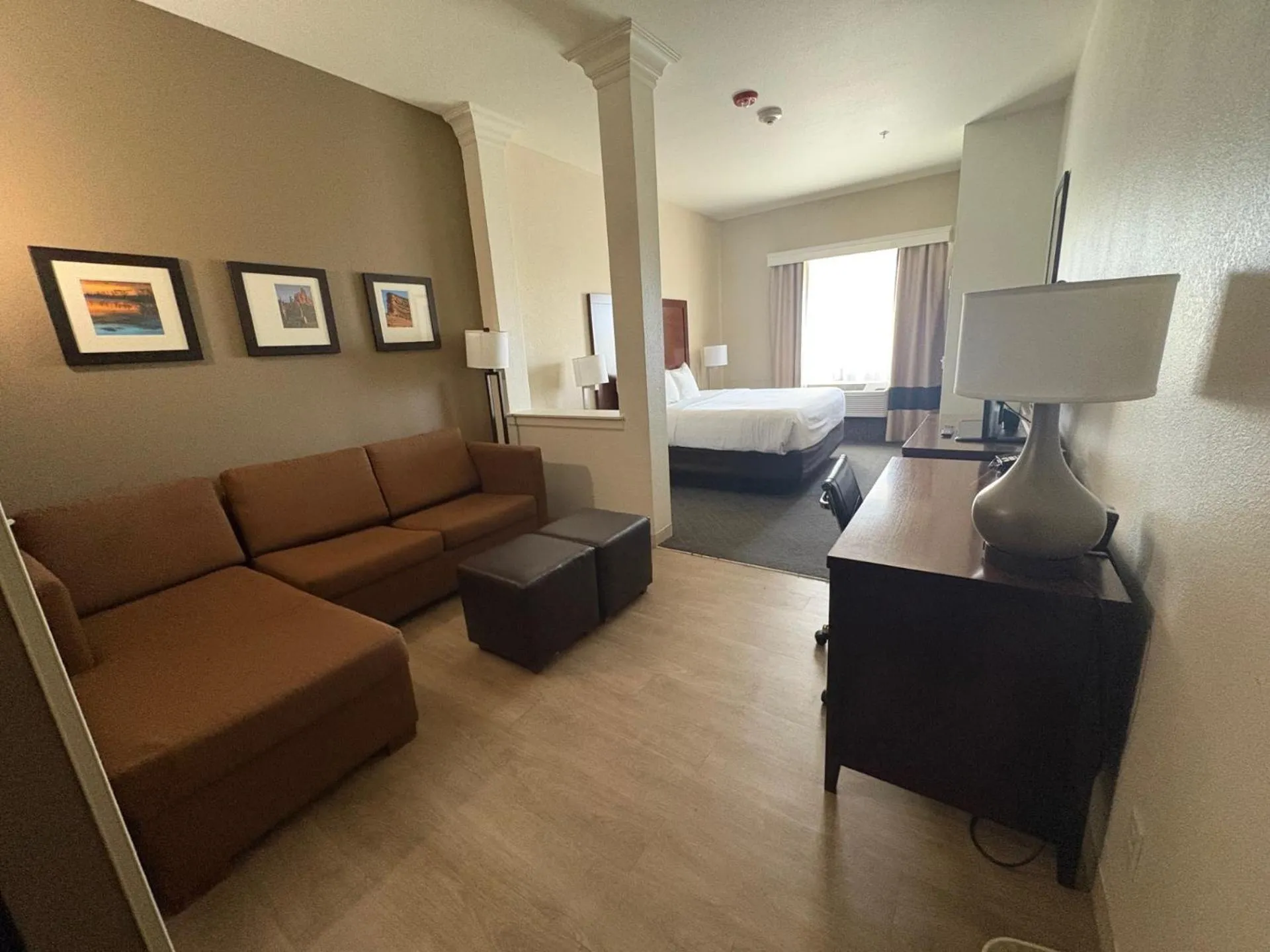 Living room, Bed in Comfort Suites Near Denver Downtown