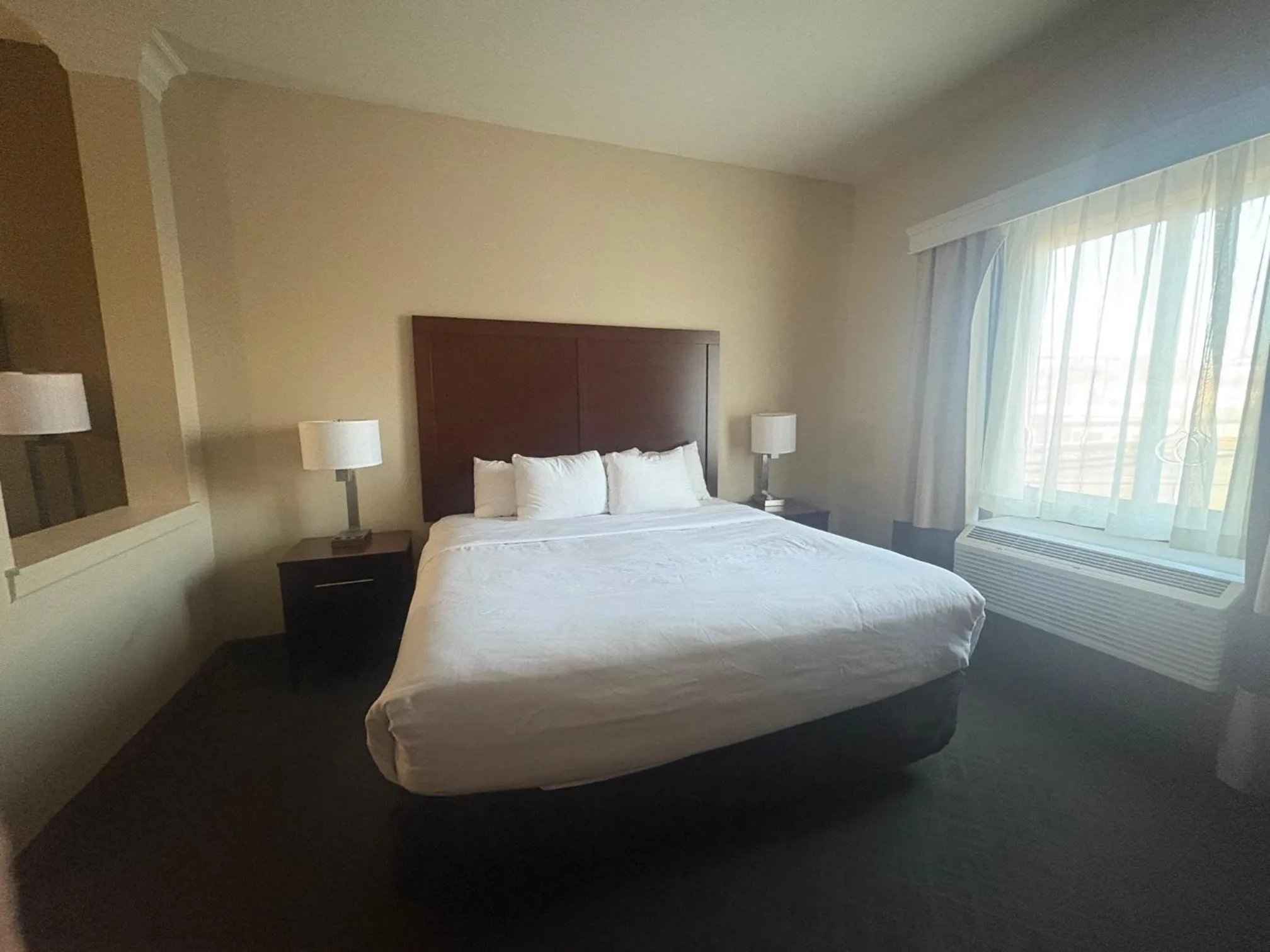 Bed in Comfort Suites Near Denver Downtown