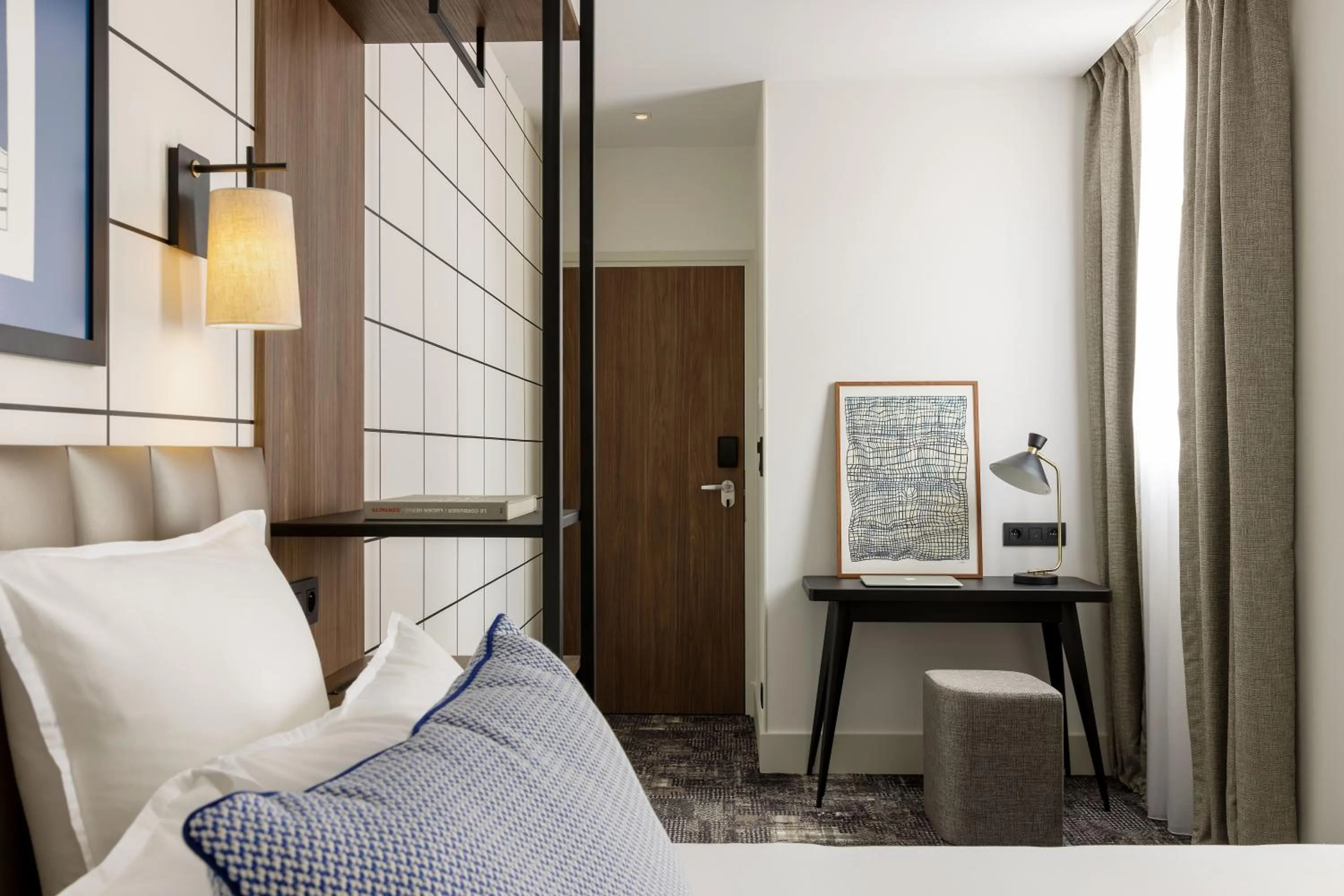 Bedroom, Bed in Hôtel Moderniste