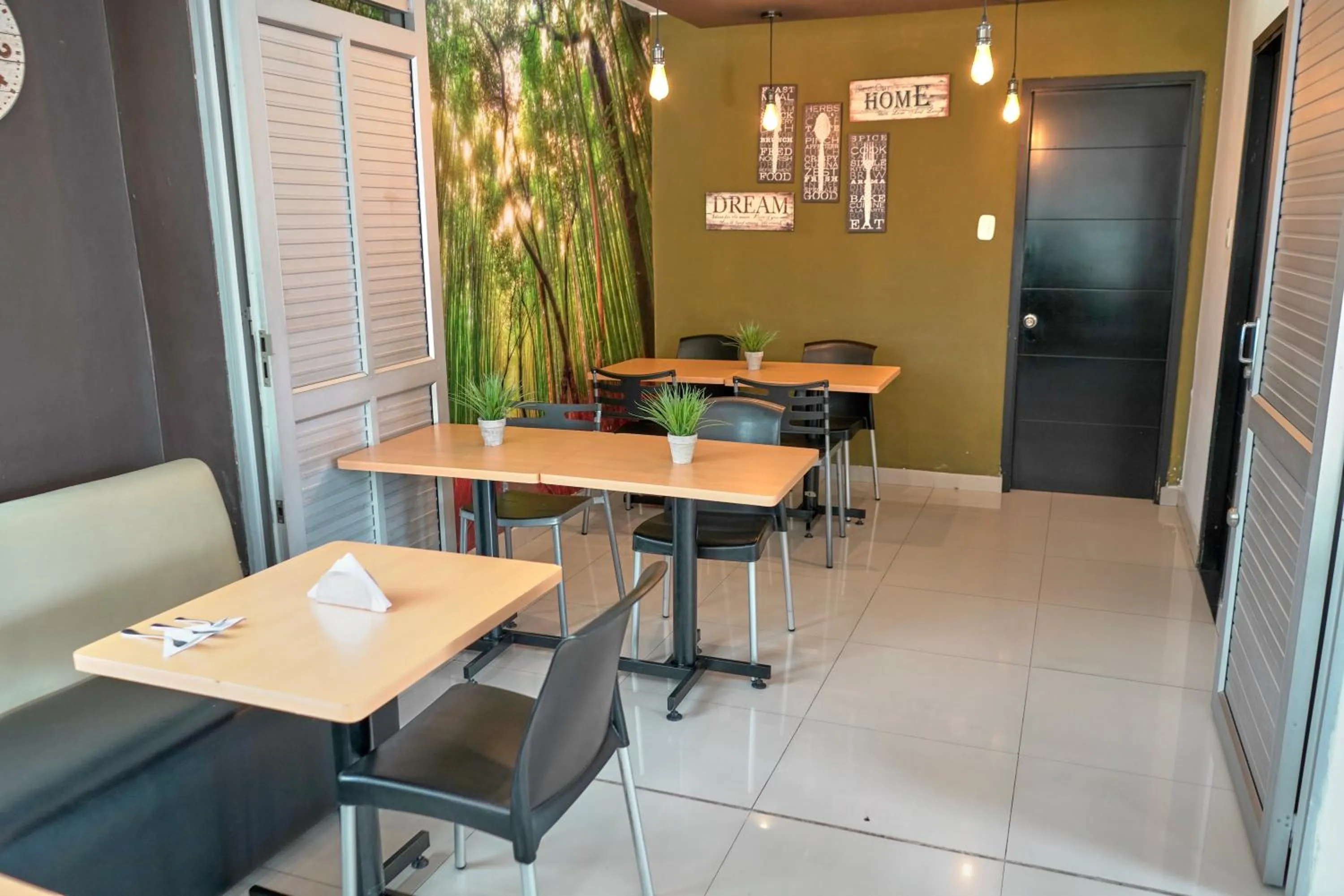 Dining area in Hotel Volare